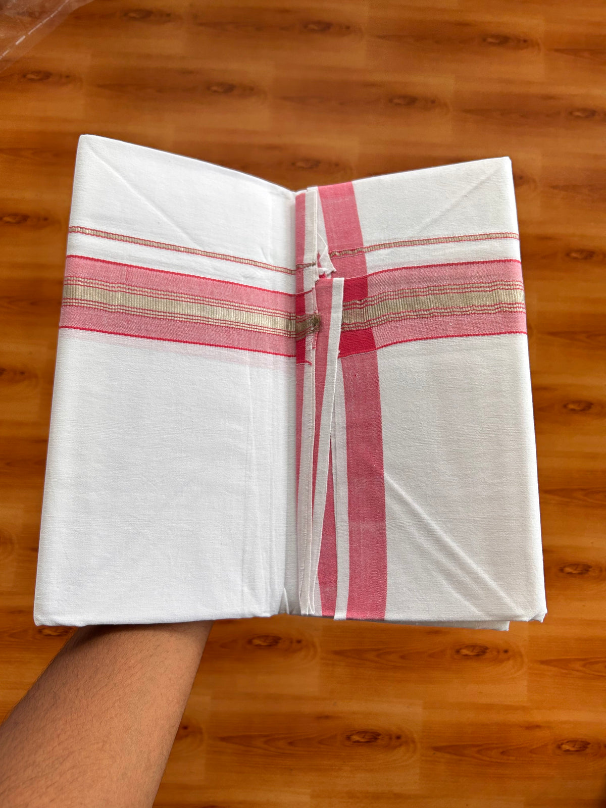 Single Pure White Mundu/Dhoti - 25% Discount ! KaithariKada Pulimood 100% Cotton Kerala Handloom - 1.5 inch Silver Kasav Pink Striped Kara (2 meter / 4 muzham) - 22 KK5534 KAI