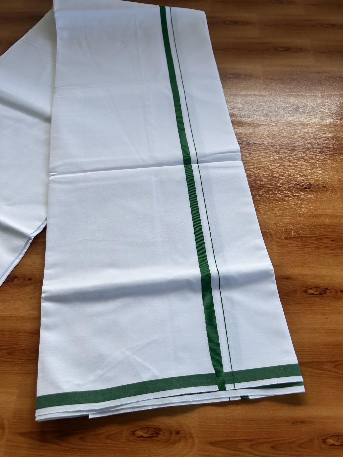 Single Pure White 100% Pure Cotton Mundu/Dhoti - 8% Discount! KaithariKada Mill Bleached - 40s - 1 cm Green Kara (2 meter / 4 muzham) - 5 KK5467 MC