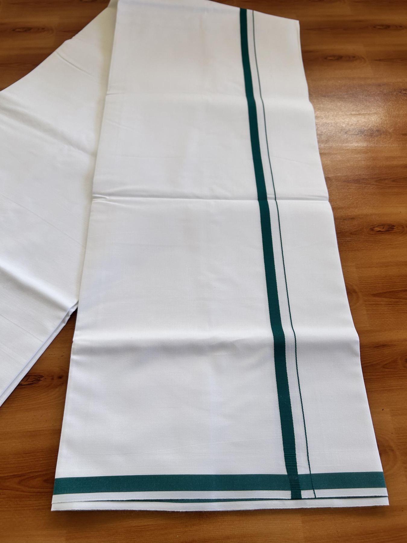 Single Pure White 100% Pure Cotton Mundu/Dhoti - 8% Discount! KaithariKada Mill Bleached - 40s - 1 cm Dark Green Kara (2 meter / 4 muzham) - 11 KK5467 MC