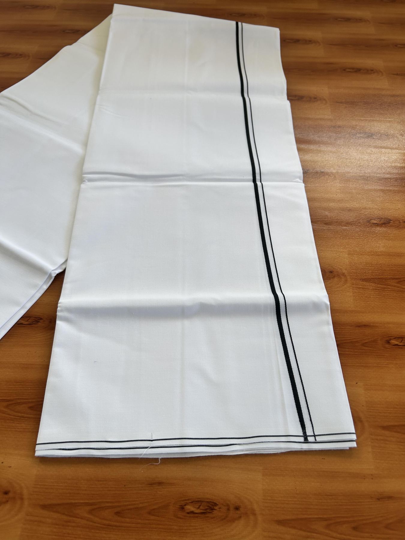 Single Pure White 100% Pure Cotton Mundu/Dhoti - 8% Discount! KaithariKada Mill Bleached - 40s - 0.5 cm Black Kara (2 meter / 4 muzham) - 12 KK5467 MC