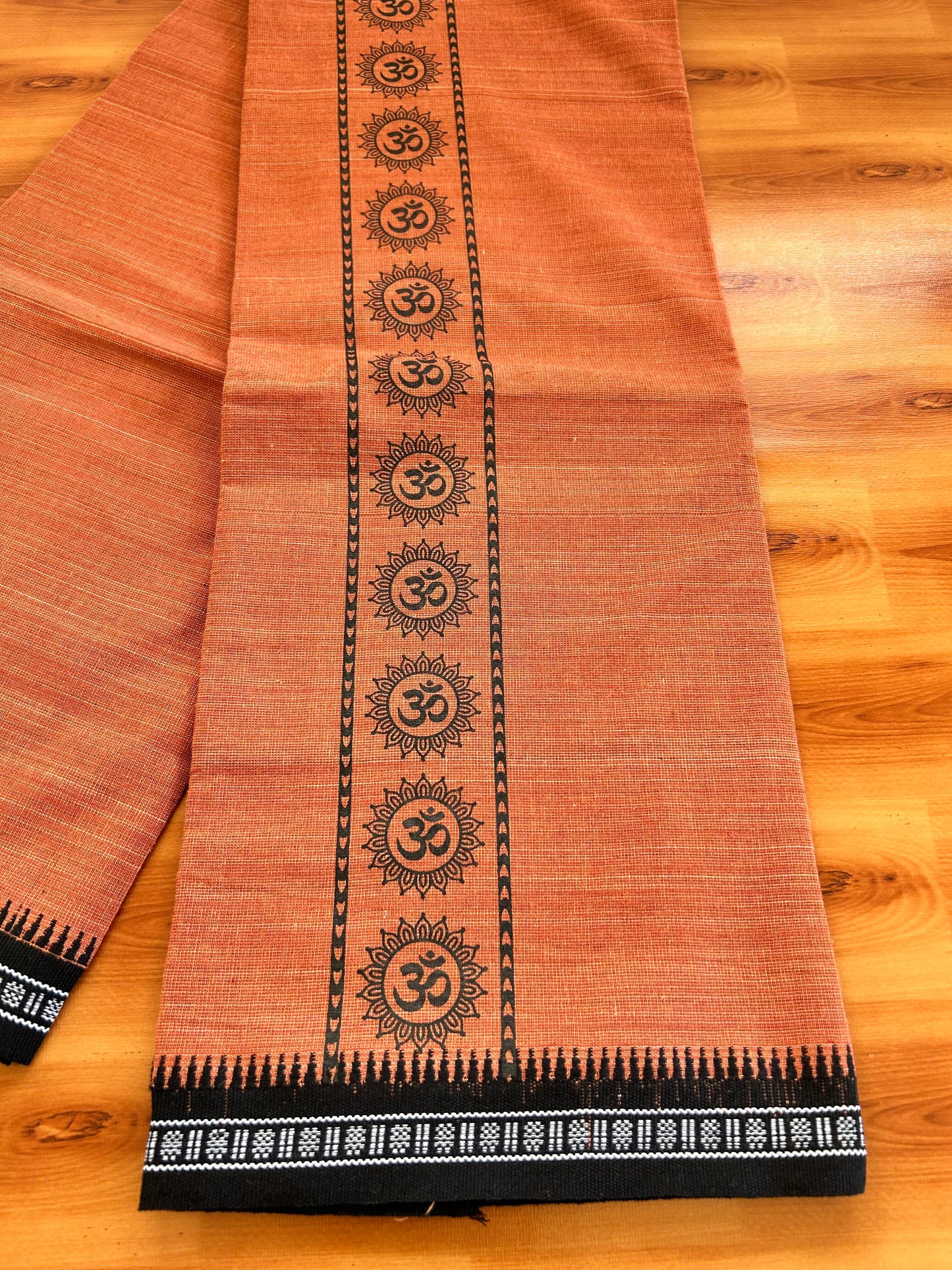 Kaitharikada - Single Kaily / Lungi -Mixed Cotton - 20s twisted - 2.5 inch Black Ohm Design Printed Kuppadam Kara With Kavi Colour Body (2 meter / 4 muzham) - 1 KK8067 KUT