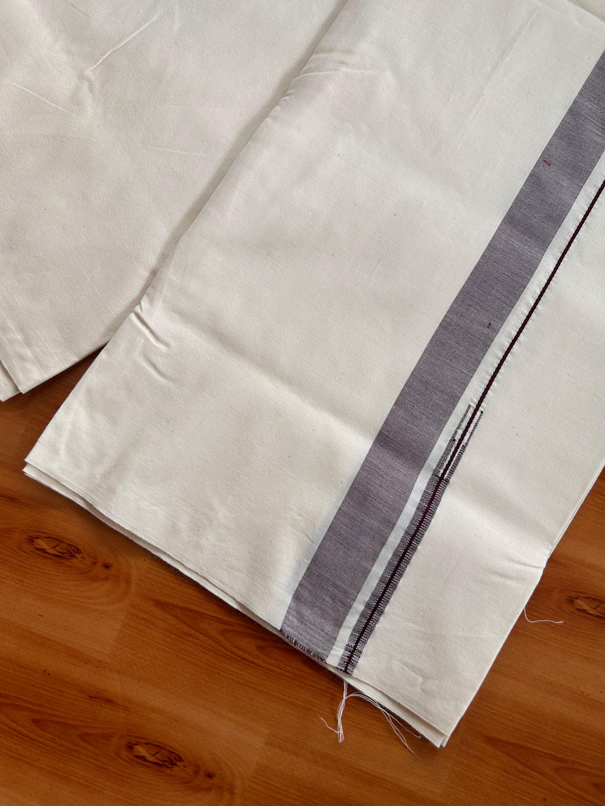 Single Mundu/Dhoti - Off White (Unbleached) 20% Discount !! KaithariKada Pulimood 100% Cotton Twisted 100s Thread - 1.25 inch Puliyilakkara Dark Brown Chutty Kara (2 meter/4 Muzham) - 5 KK5539 ASH
