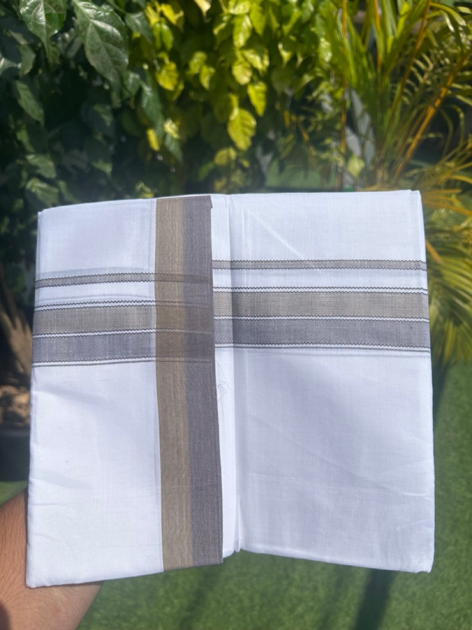 28% DISCOUNT! KaithariKada Balaramapuram 100% Cotton PURE WHITE Double Mundu/Dhoti-100x80- 1.5 inch Sage Green & Dark Purple shaded designer kara - 3KK5134THI