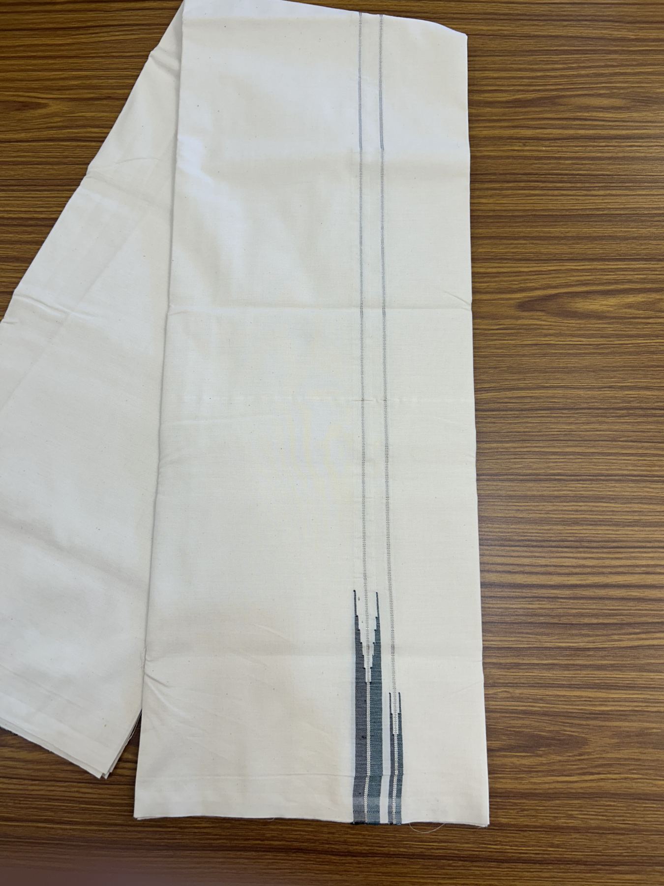 20% Discount! KaithariKada 100% Cotton off white Single - (Unbleached) Mundu/Dhoti Twisted 100s Thread- 100X100 - 0.5 inch Puliyilakkara Silver Kasav Green & Black Chutty kara - 7 KK5323 ASH