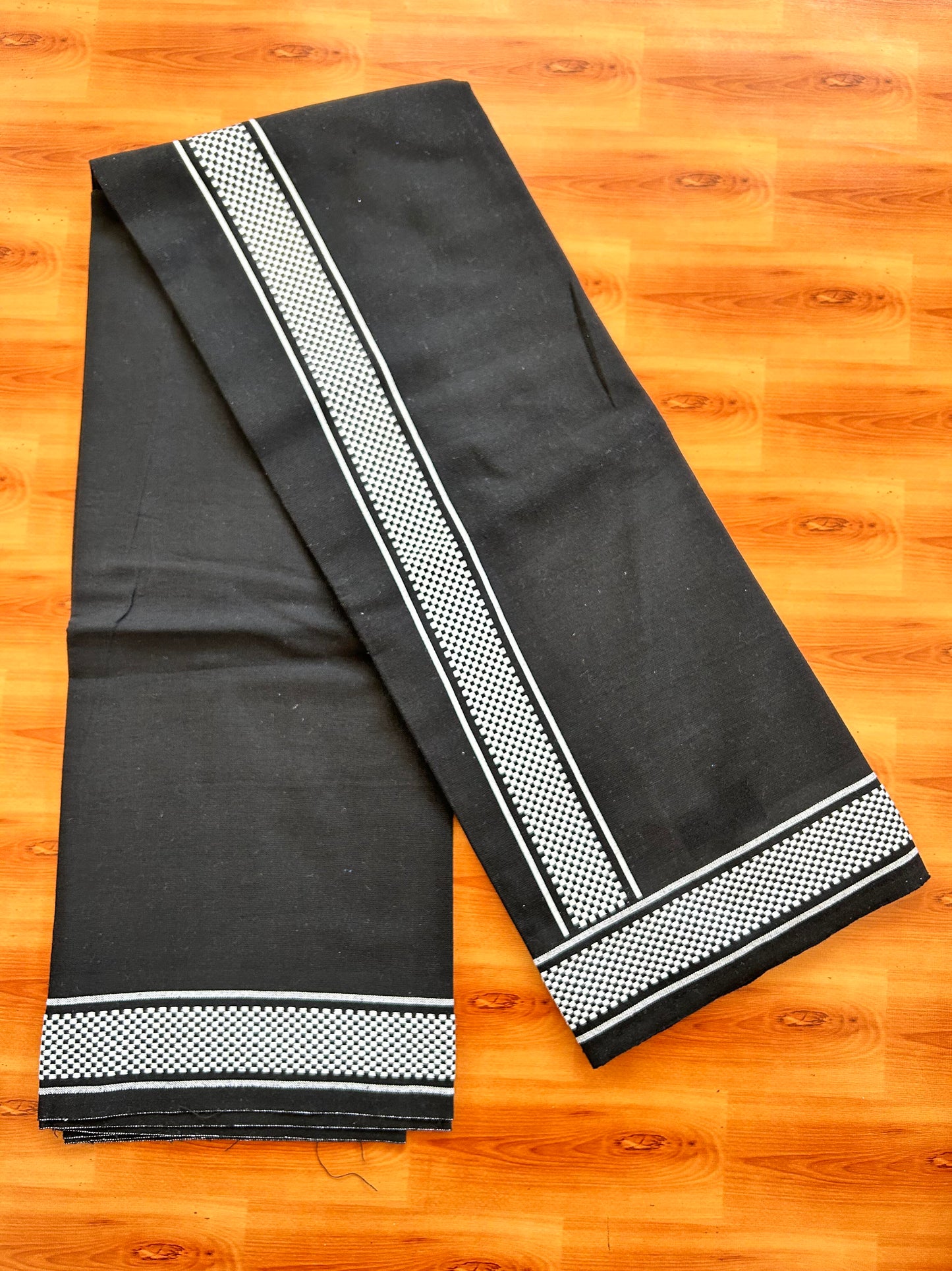 Kaitharikada - Single Kaily / Lungi - Mixed Cotton - 40s twisted - 1.5 inch White Check Printed Design Kara with Black colour body (2 meter / 4 muzham) -  40 KK8062 GAN