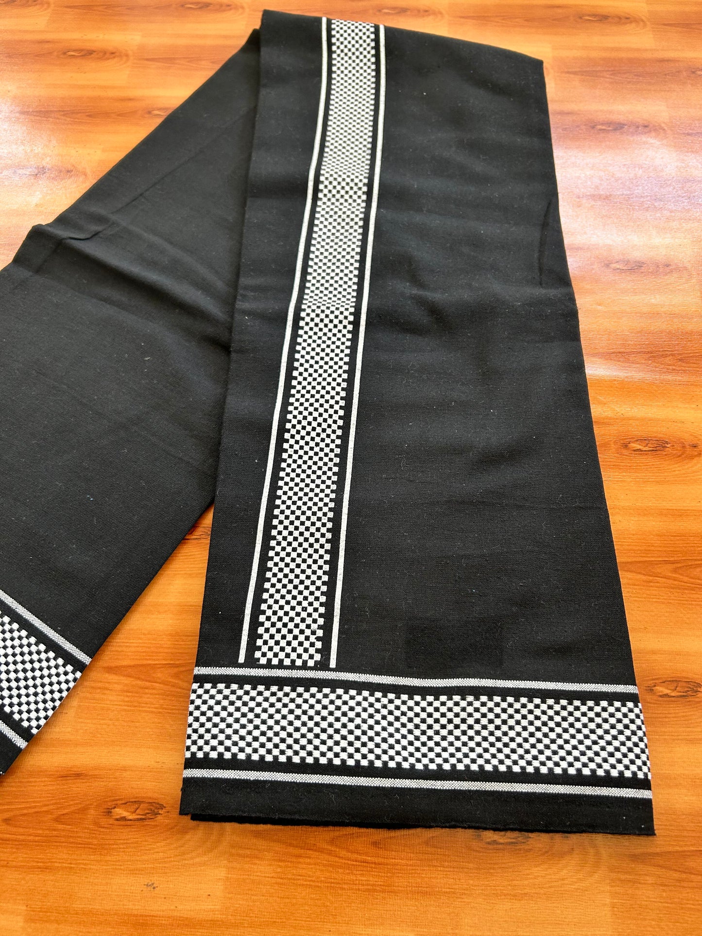 Kaitharikada - Single Kaily / Lungi - Mixed Cotton - 40s twisted - 1.5 inch White Check Printed Design Kara with Black colour body (2 meter / 4 muzham) -  40 KK8062 GAN