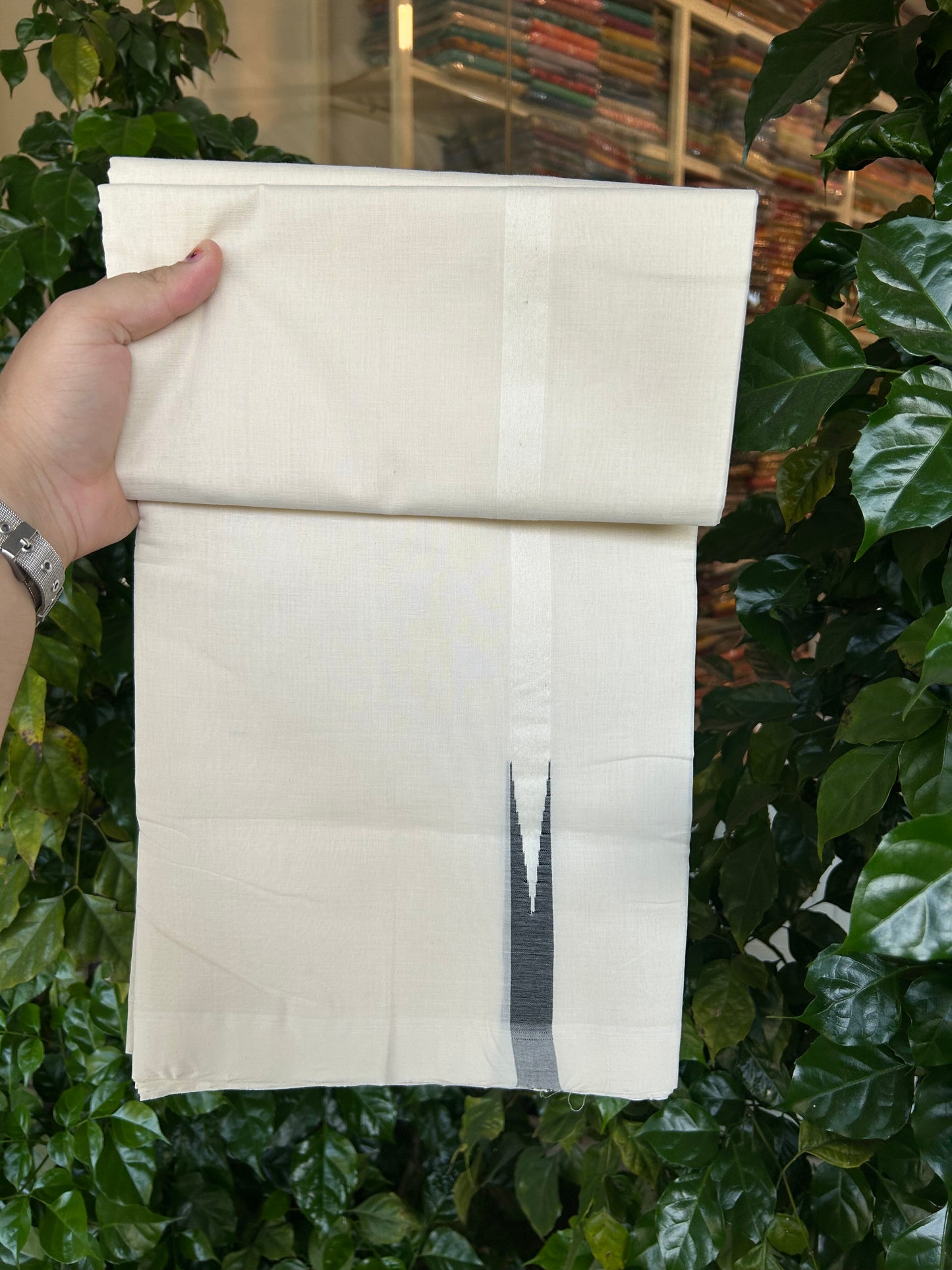25% Discount!! KaithariKada Handloom Unakkupaav - Kerala Handloom - 100% Pure Cotton Off White - (Unbleached) Double Mundu/Dothi - 100x80 - 1.5 cm Puliyilakkara Black Chutty Kara 4 mtr (8.5 muzham) - 45 KK5353 REA