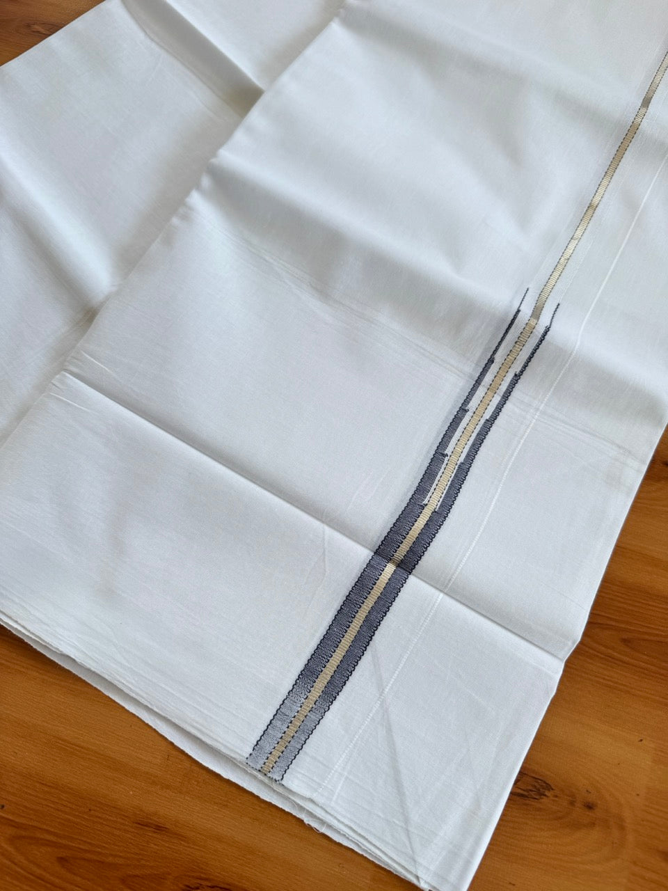 Double Pure White Mundu/Dhoti - 20% Discount !! KaithariKada Balaramapuram 100% Cotton - 100x80 - 1.5 cm Puliyilakkara Silver Kasav & Navy Blue Shaded Chutty Kara 3.90 mtr (8 muzham) - 14 KK5505 VAS