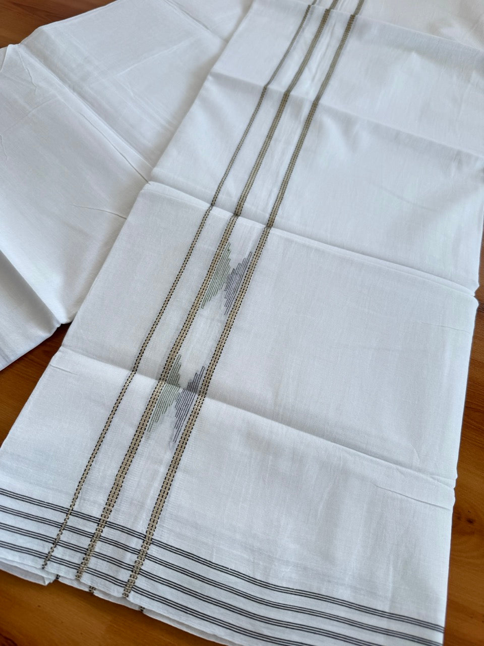 Double Pure White Mundu/Dhoti - 20% Discount !! KaithariKada Balaramapuram 100% Cotton - 100x80 - 1 inch Silver Kasav Light Green & Black Design Kara 3.90 mtr (8 muzham) - 20 KK5505 VAS