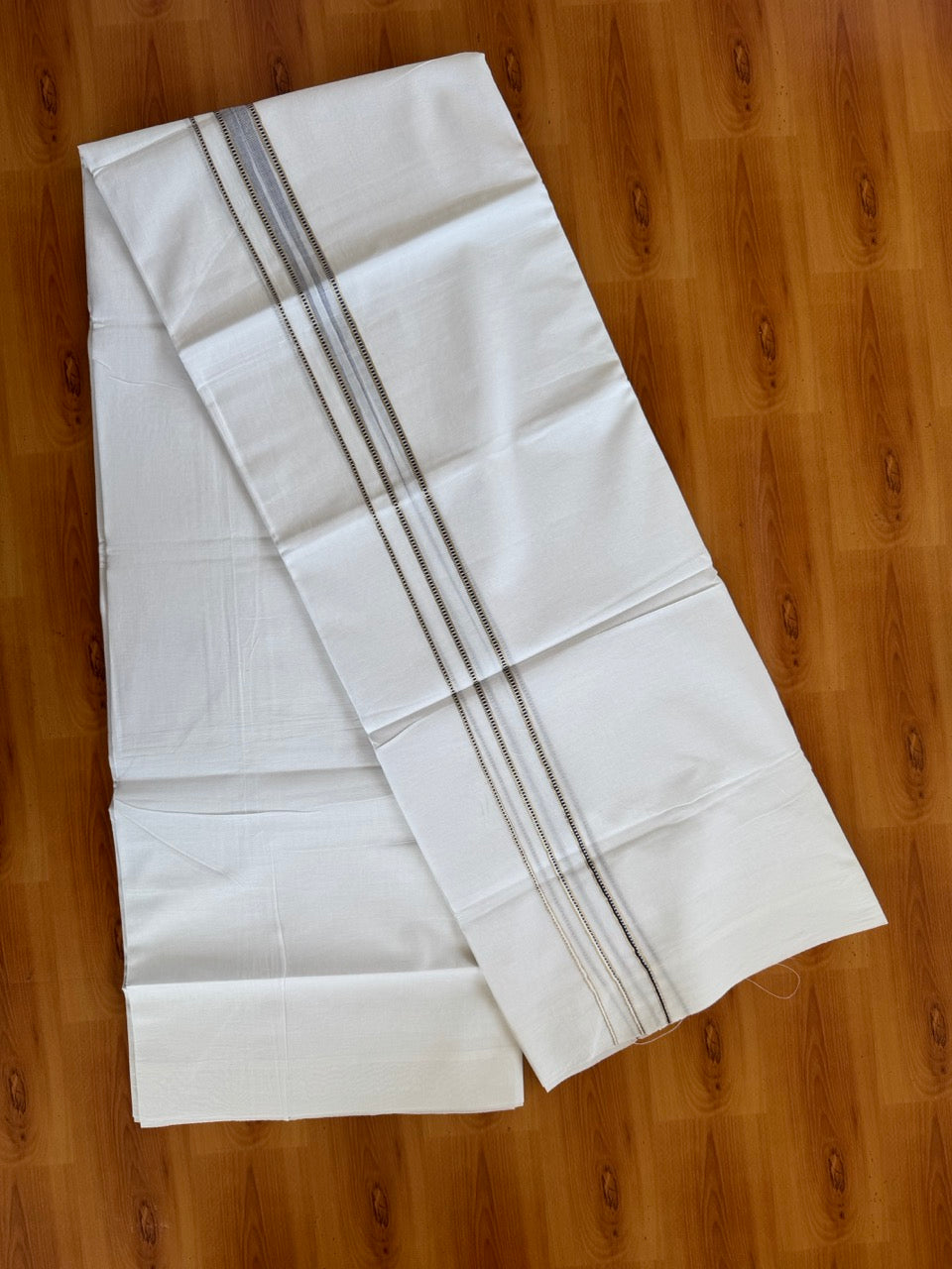 Double Pure White Mundu/Dhoti - 20% Discount !! KaithariKada Balaramapuram 100% Cotton - 100x80 - 1 Inch Puliyilakkara Silver Kasav & Navy Blue Striped Chutty Kara 3.90 mtr (8 muzham) - 1 KK5504 VAS