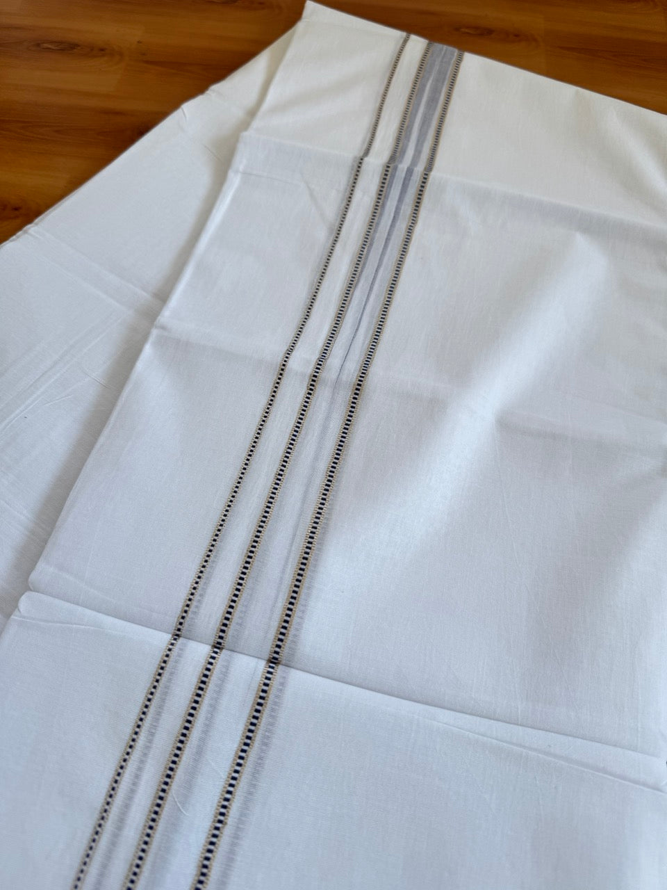 Double Pure White Mundu/Dhoti - 20% Discount !! KaithariKada Balaramapuram 100% Cotton - 100x80 - 1 Inch Puliyilakkara Silver Kasav & Navy Blue Striped Chutty Kara 3.90 mtr (8 muzham) - 1 KK5504 VAS