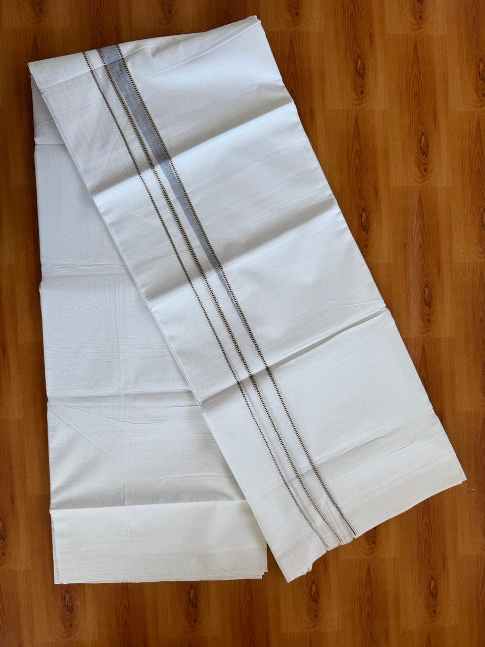 Double Pure White Mundu/Dhoti - 20% Discount !! KaithariKada Balaramapuram 100% Cotton - 100x80 - 1 Inch Puliyilakkara Silver Kasav & Navy Blue Striped Chutty Kara 3.90 mtr (8 muzham) - 2 KK5504 VAS