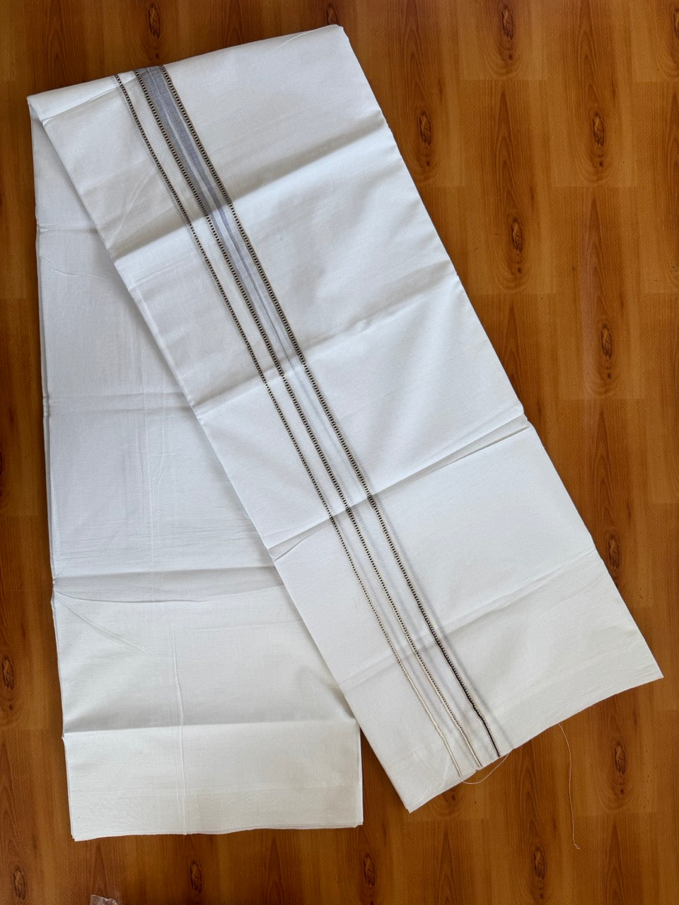 Double Pure White Mundu/Dhoti - 20% Discount !! KaithariKada Balaramapuram 100% Cotton - 100x80 - 1 Inch Puliyilakkara Silver Kasav & Navy Blue Striped Chutty Kara 3.90 mtr (8 muzham) - 3 KK5504 VAS