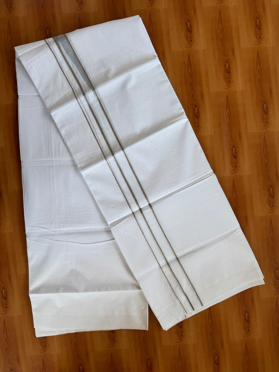 Double Pure White Mundu/Dhoti - 20% Discount !! KaithariKada Balaramapuram 100% Cotton - 100x80 - 1 Inch Puliyilakkara Silver Kasav & Green Striped Chutty Kara 3.90 mtr (8 muzham) - 12 KK5504 VAS