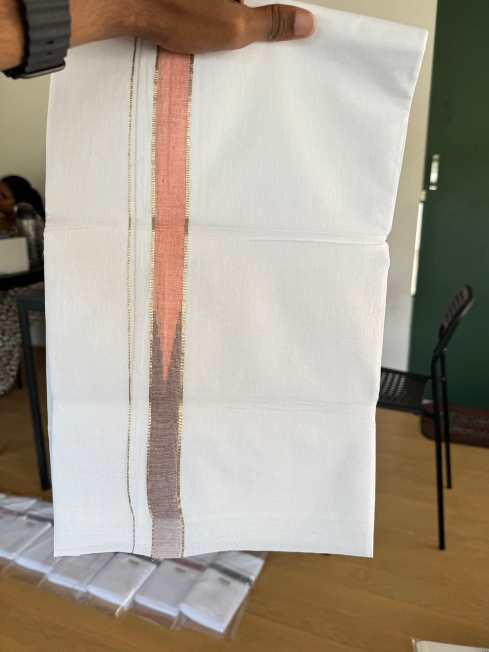 Double Pure White Mundu/Dhoti - 20% Discount !! KaithariKada Balaramapuram 100% Cotton - 100x80 - 0.75 inch Peach Shaded & Grey Silver Kasav Chutty Kara 3.80 mtr (8 muzham) - 10 KK5505 VAS