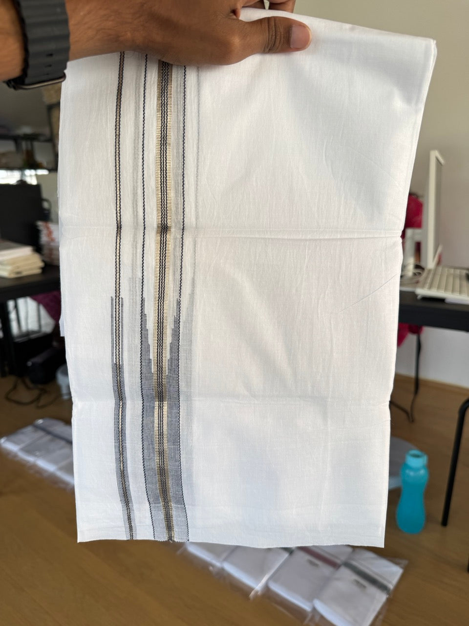 Double Pure White Mundu/Dhoti - 20% Discount !! KaithariKada Balaramapuram 100% Cotton - 100x80 - 1 inch Puliyilakkara Silver Kasav & Navy Blue Shaded Double Chutty Kara 3.90 mtr (8 muzham) - 18 KK5505 VAS