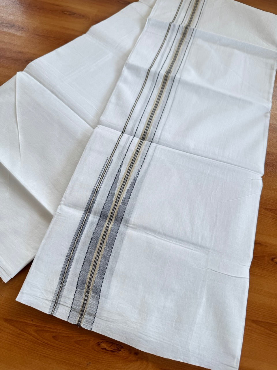 Double Pure White Mundu/Dhoti - 20% Discount !! KaithariKada Balaramapuram 100% Cotton - 100x80 - 1 inch Puliyilakkara Silver Kasav & Navy Blue Shaded Double Chutty Kara 3.90 mtr (8 muzham) - 18 KK5505 VAS
