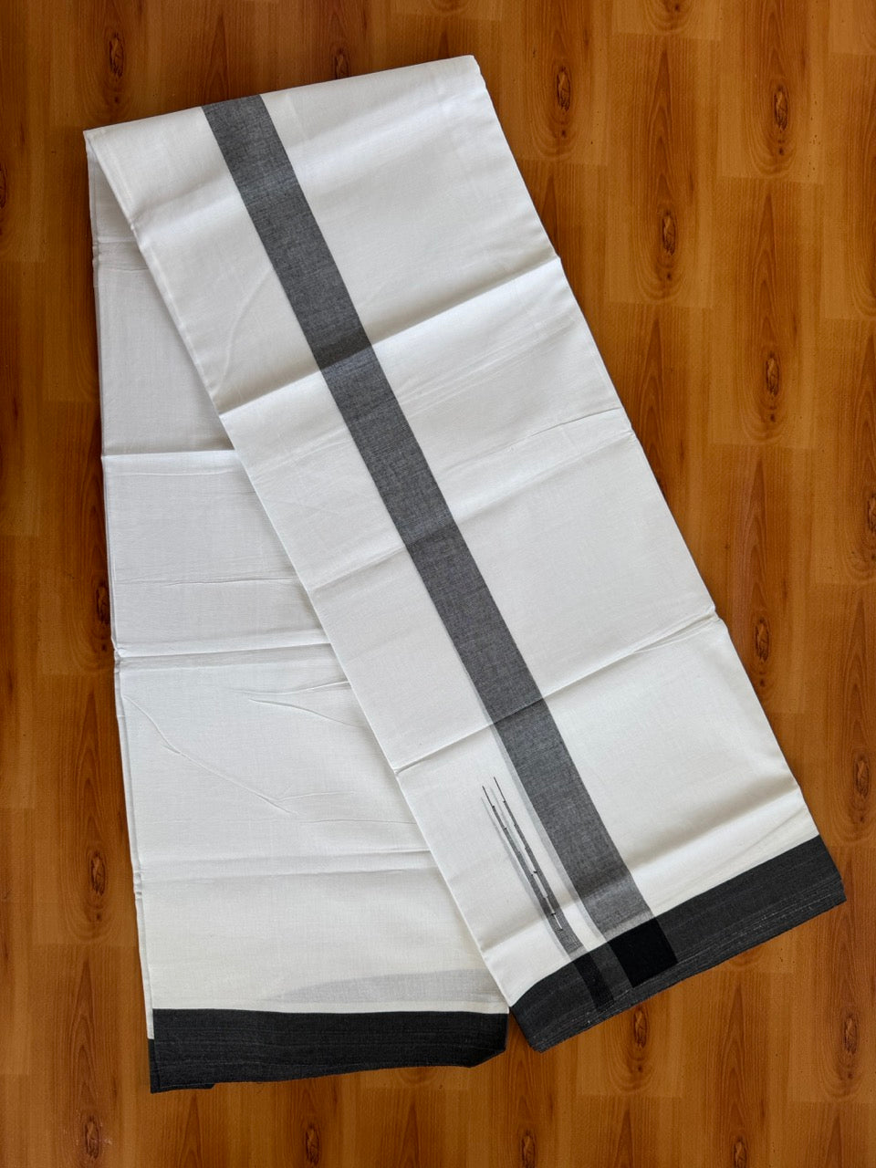 Pure White Double Mundu/Dhoti - 20% Discount ! Kaitharikada Balaramapuram 100% Cotton - 100x80 - 1.5 inch Puliyilakkara Black Chutty Kara  3.90 mtr (8 muzham) - 4 KK5505 VAS