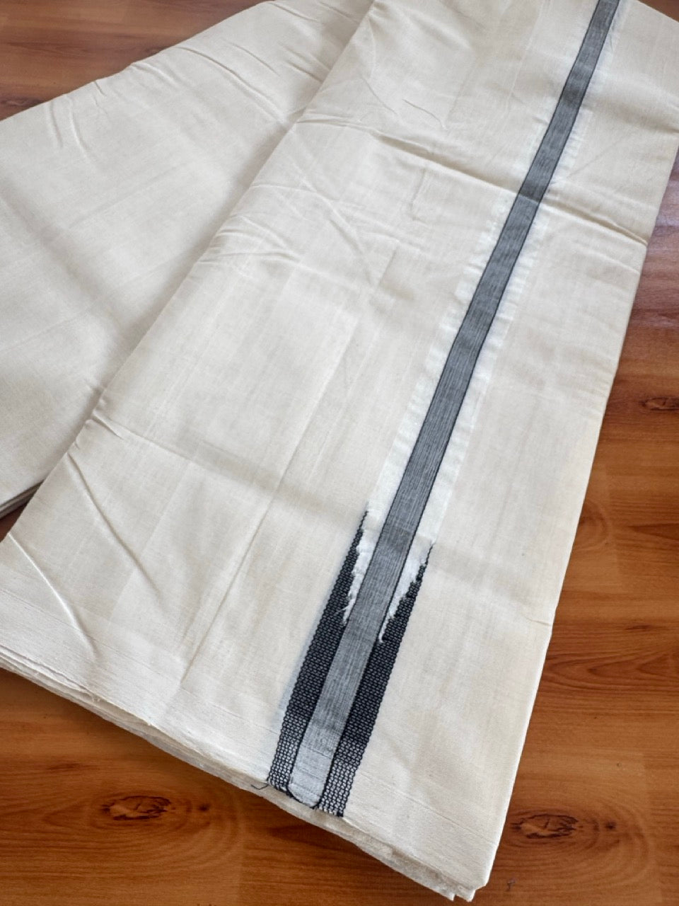 Double Off White (Unbleached) Mundu/Dhoti - 25% Discount!! KaithariKada Handloom Millpaav - 100% Pure Cotton - 80x90 - 1.25 inch Puliyilakkara Black Chutty 4 meter (8.5 muzham) - 9 KK5507 RAM