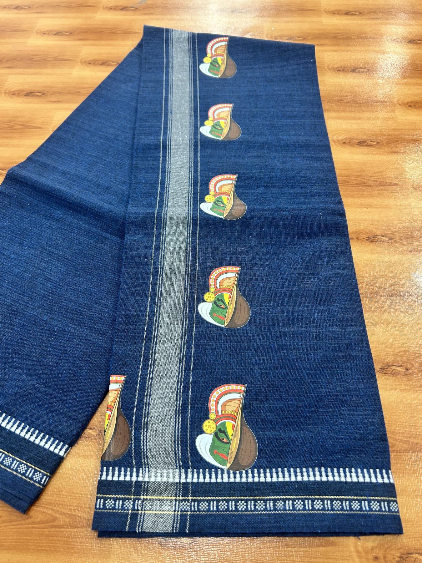 Single Kaily / Lungi - Mixed Cotton - 40s twisted - Kathakali Design Printed Kuppadam 1.75 inch White Stripes Kara with Jeans Blue Colour Body (2 meter / 4 muzham) - 18 KK5423 GAN