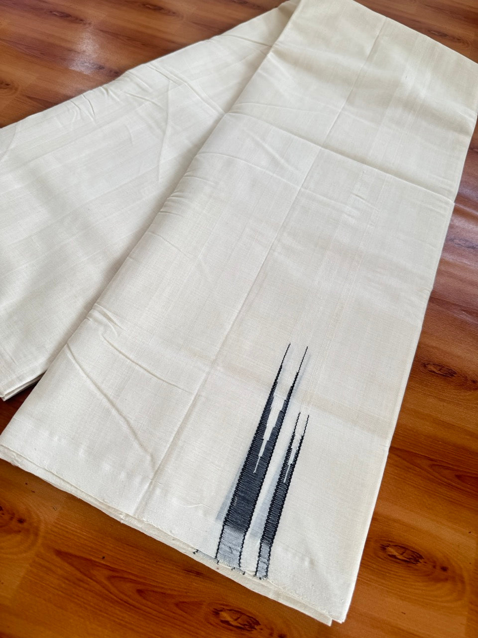 Double Off White (Unbleached) Mundu/Dhoti - 25% Discount!! KaithariKada Handloom Millpaav - 100% Pure Cotton - 80x90 - 0.75 inch Puliyilakkara Black Double Chutty 4 meter (8.5 muzham) - 12 KK5507 RAM
