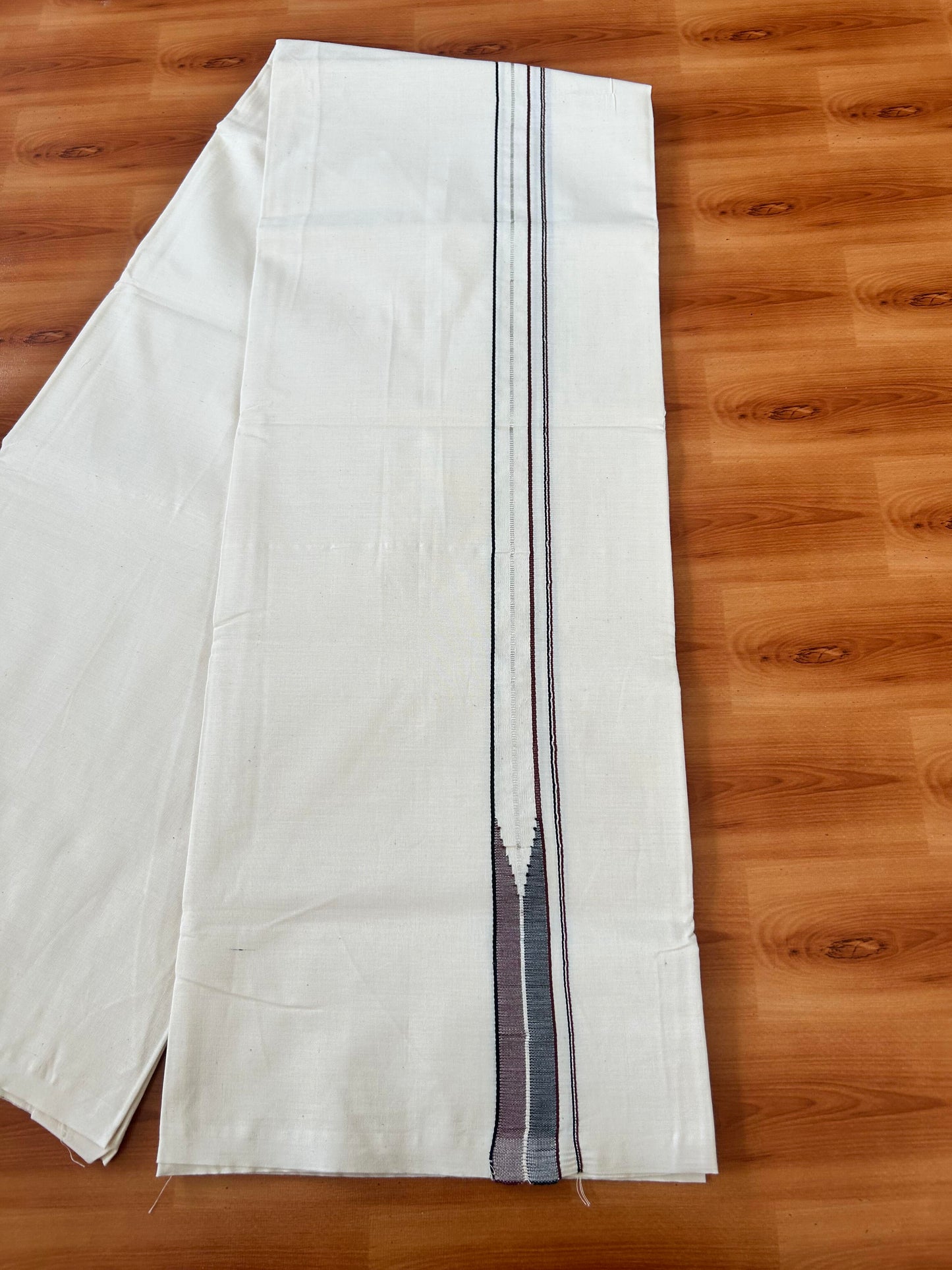 Single Mundu/Dhoti - Off White (Unbleached) 20% Discount !! KaithariKada Balaramapuram 100% Cotton Twisted 100s Thread - 0.75 inch Silver Kasav Black & Maroon Puliyilakkara Chutty (2 meter/4 Muzham) - 5 KK5423 ASH