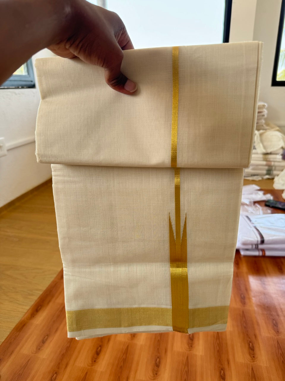 25% Discount ! KaithariKada Handloom Unakkupaav Kerala Handloom - 100% Pure Cotton Off White (Unbleached) Double Mundu/Dhoti - 100x80 - 0.25 Inch Puliyilakkara Gold Kasav Chutty Kara 4 mtr (8.5 muzham) - 20 KK5384 ABH