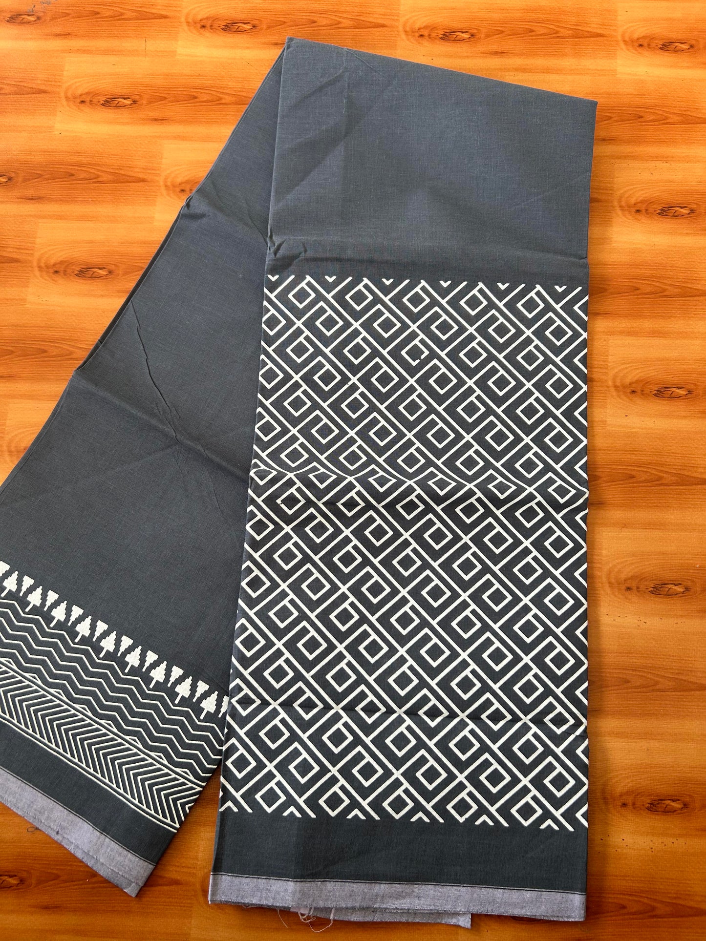Single Kaily / Lungi - Mixed Cotton - (40s) - White Design printed kuppadam kara with Ash Grey colour body (2 meter / 4 muzham) - 11 KK8062 GAN
