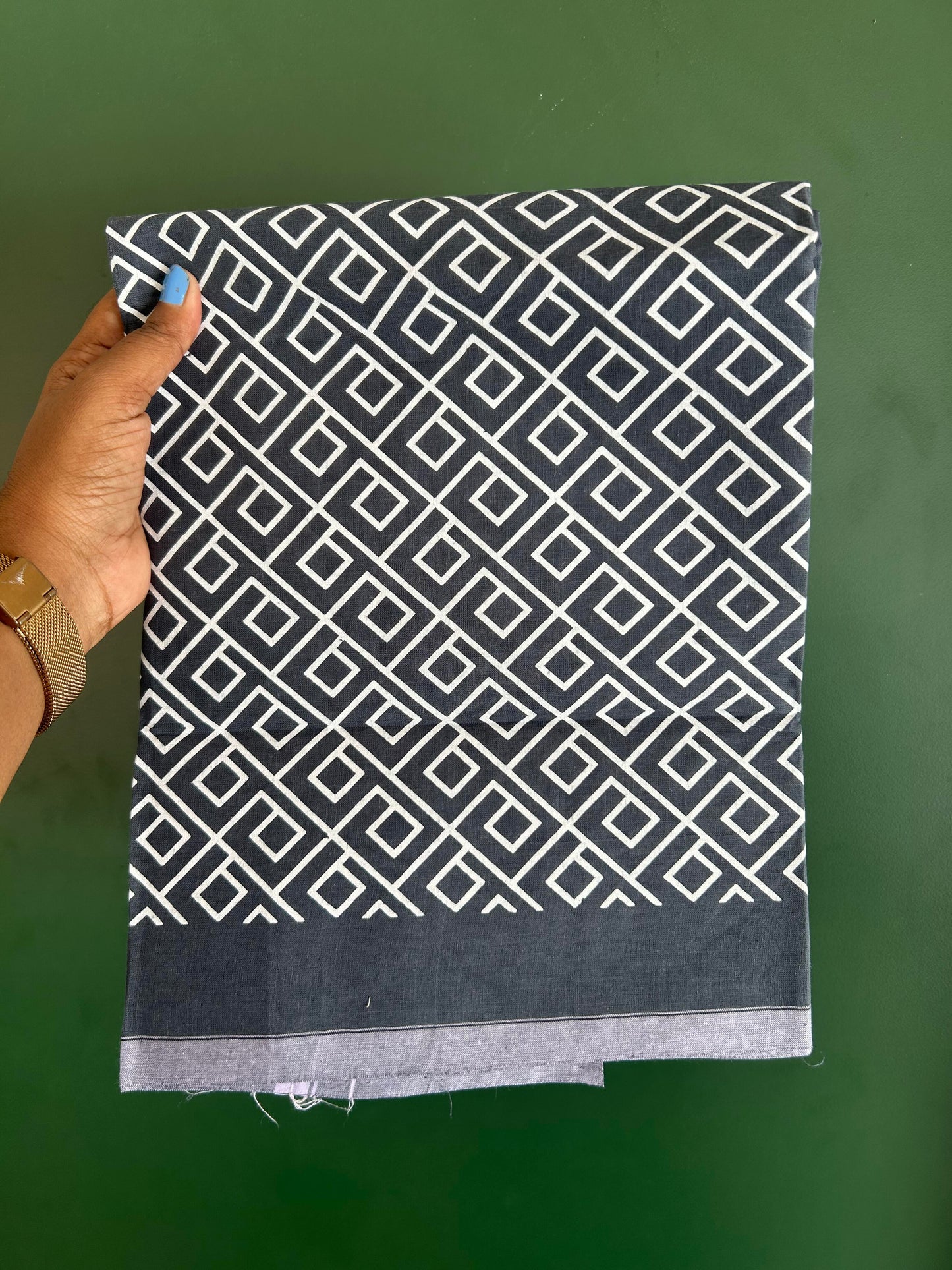 Single Kaily / Lungi - Mixed Cotton - (40s) - White Design printed kuppadam kara with Ash Grey colour body (2 meter / 4 muzham) - 11 KK8062 GAN
