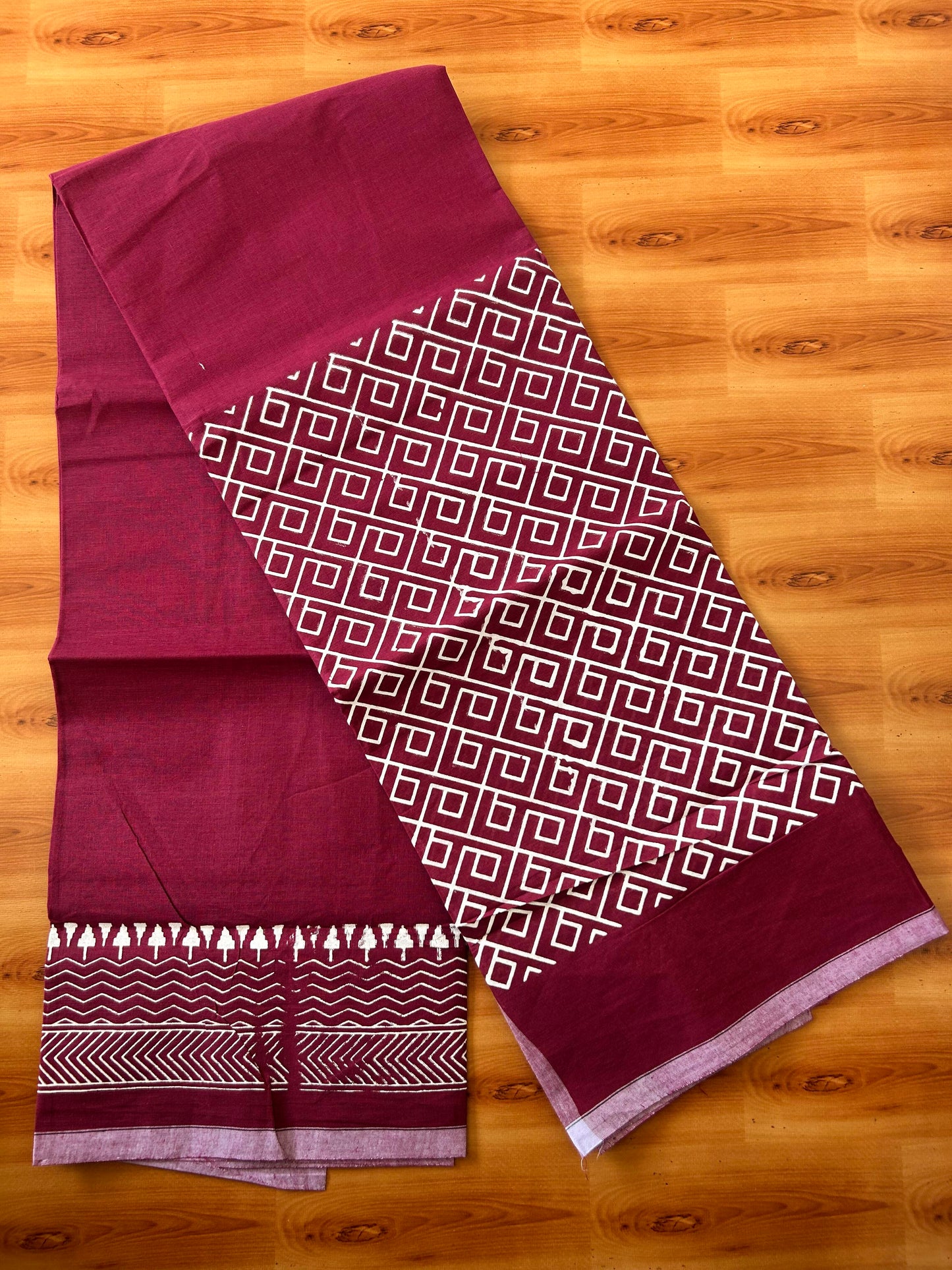 Single Kaily / Lungi - Mixed Cotton - (40s) - White Design printed kuppadam kara with Beet Red colour body (2 meter / 4 muzham) - 10 KK8062 GAN