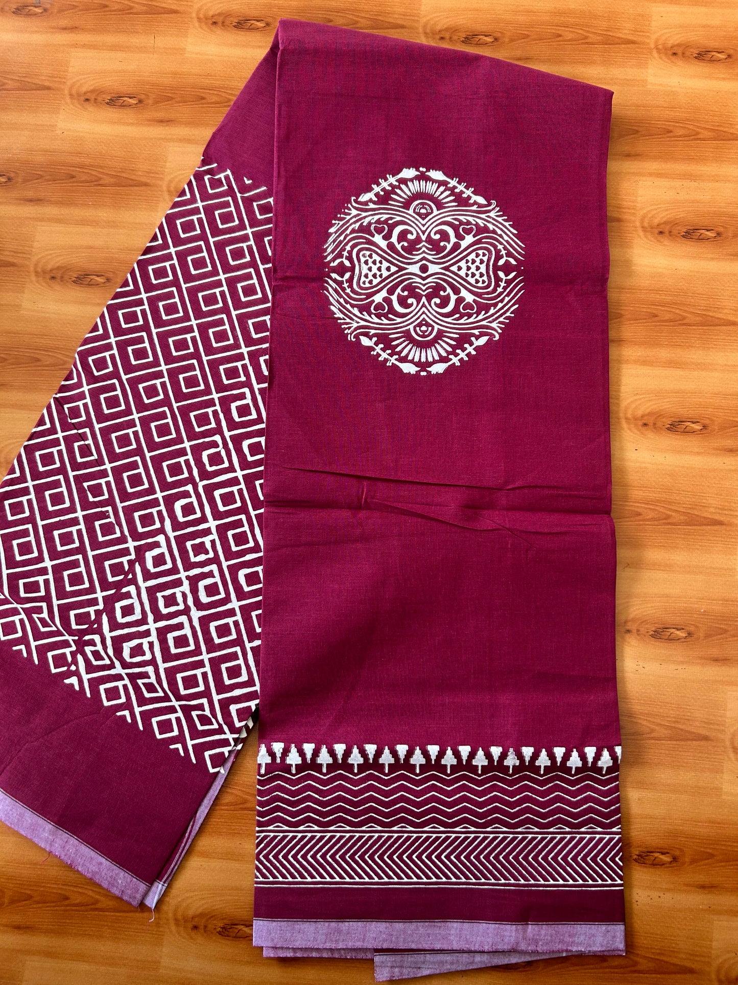 Single Kaily / Lungi - Mixed Cotton - (40s) - White Design printed kuppadam kara with Beet Red colour body (2 meter / 4 muzham) - 10 KK8062 GAN