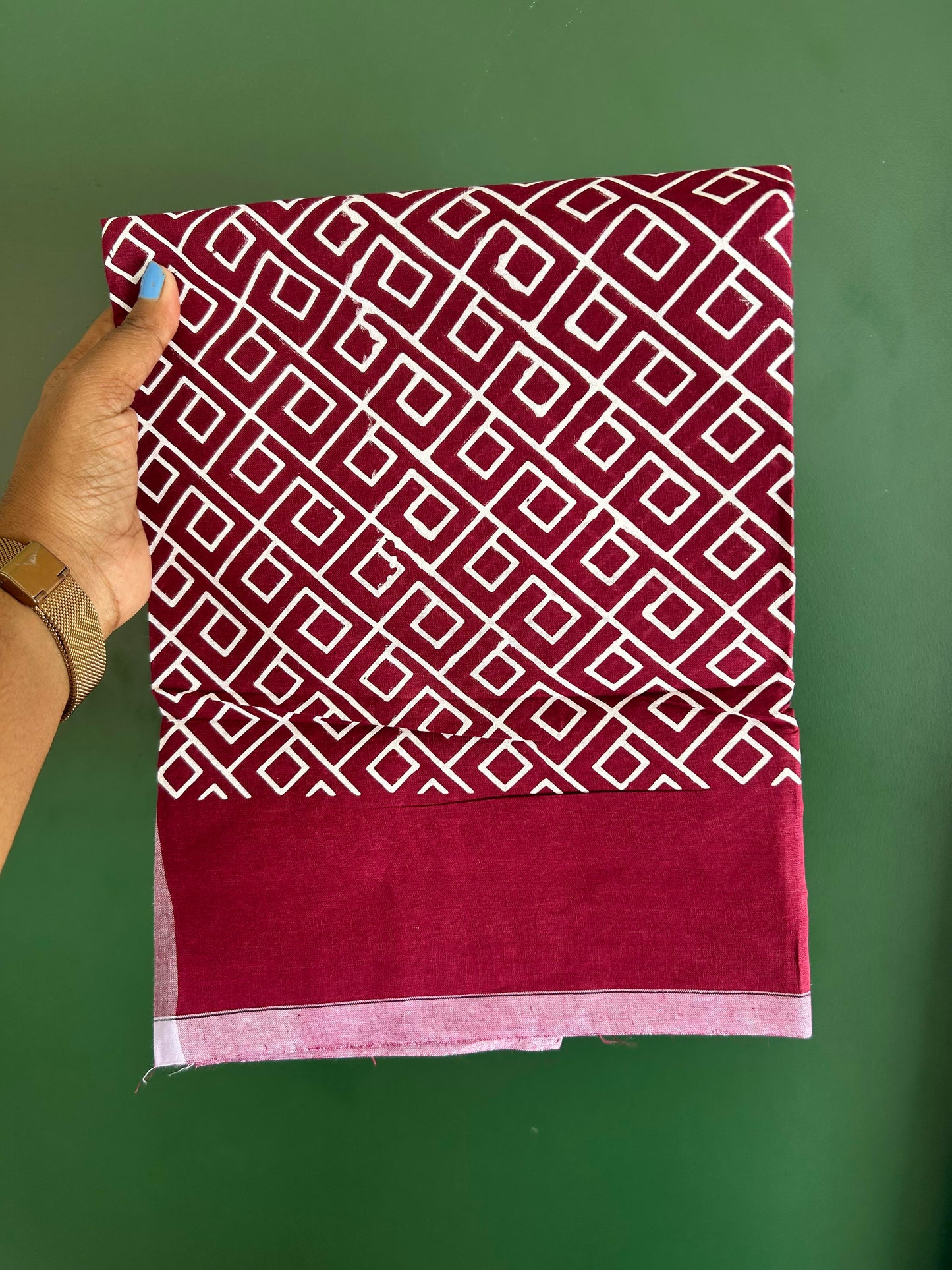 Single Kaily / Lungi - Mixed Cotton - (40s) - White Design printed kuppadam kara with Beet Red colour body (2 meter / 4 muzham) - 10 KK8062 GAN