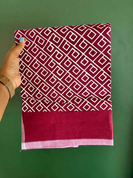 Single Kaily / Lungi - Mixed Cotton - (40s) - White Design printed kuppadam kara with Beet Red colour body (2 meter / 4 muzham) - 10 KK8062 GAN