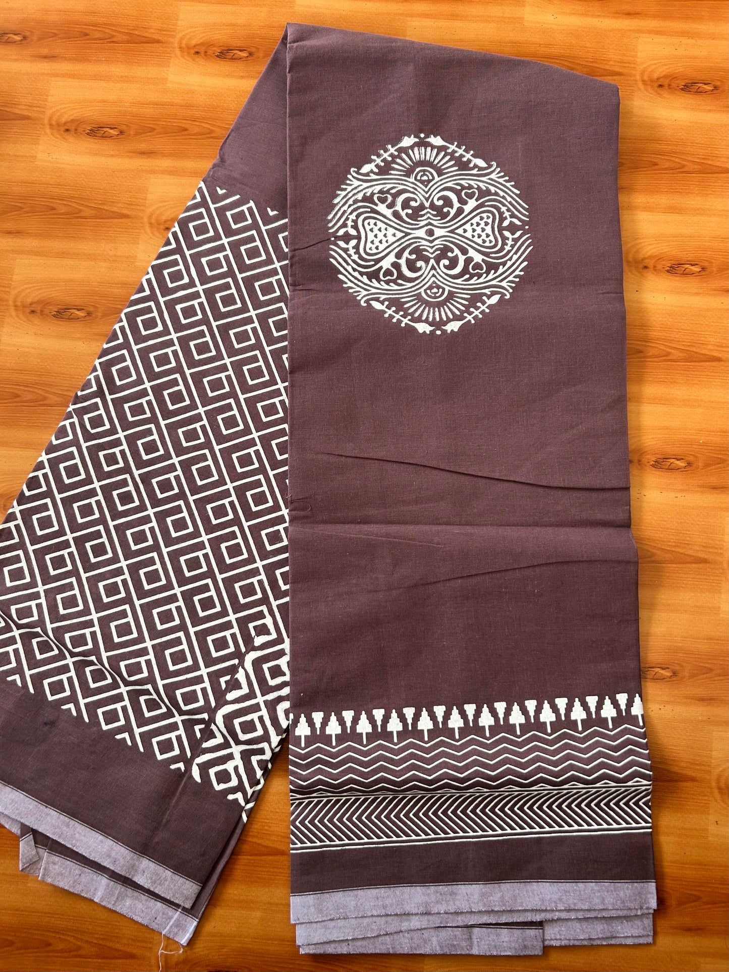 Single Kaily / Lungi - Mixed Cotton - (40s) - White Design printed kuppadam kara with Wine Brown colour body (2 meter / 4 muzham) - 14 KK8062 GAN