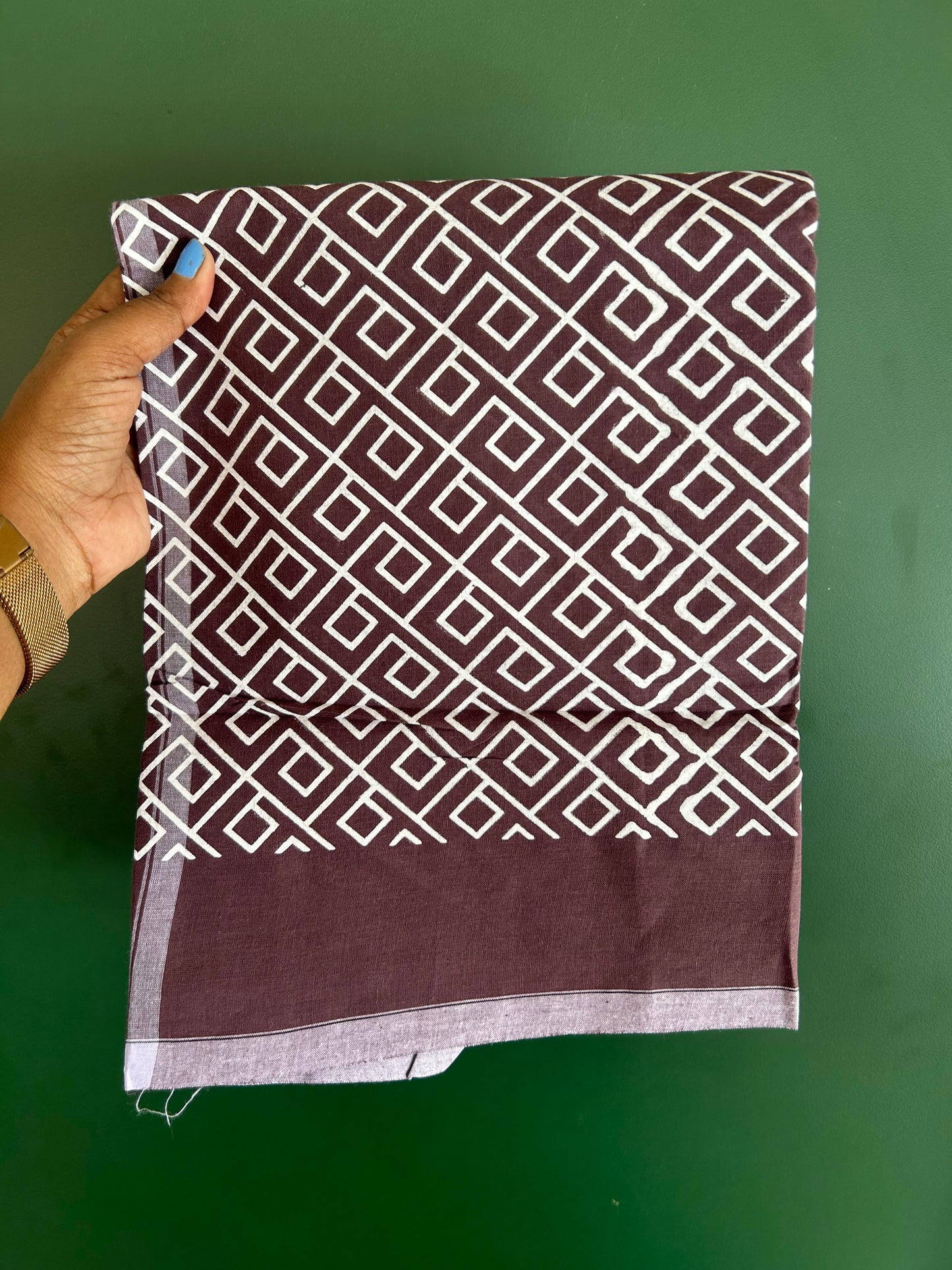Single Kaily / Lungi - Mixed Cotton - (40s) - White Design printed kuppadam kara with Wine Brown colour body (2 meter / 4 muzham) - 14 KK8062 GAN