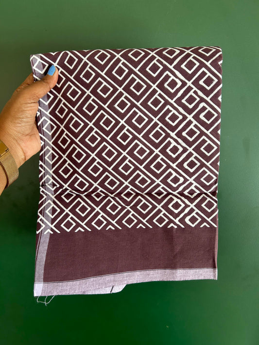 Single Kaily / Lungi - Mixed Cotton - (40s) - White Design printed kuppadam kara with Wine Brown colour body (2 meter / 4 muzham) - 14 KK8062 GAN