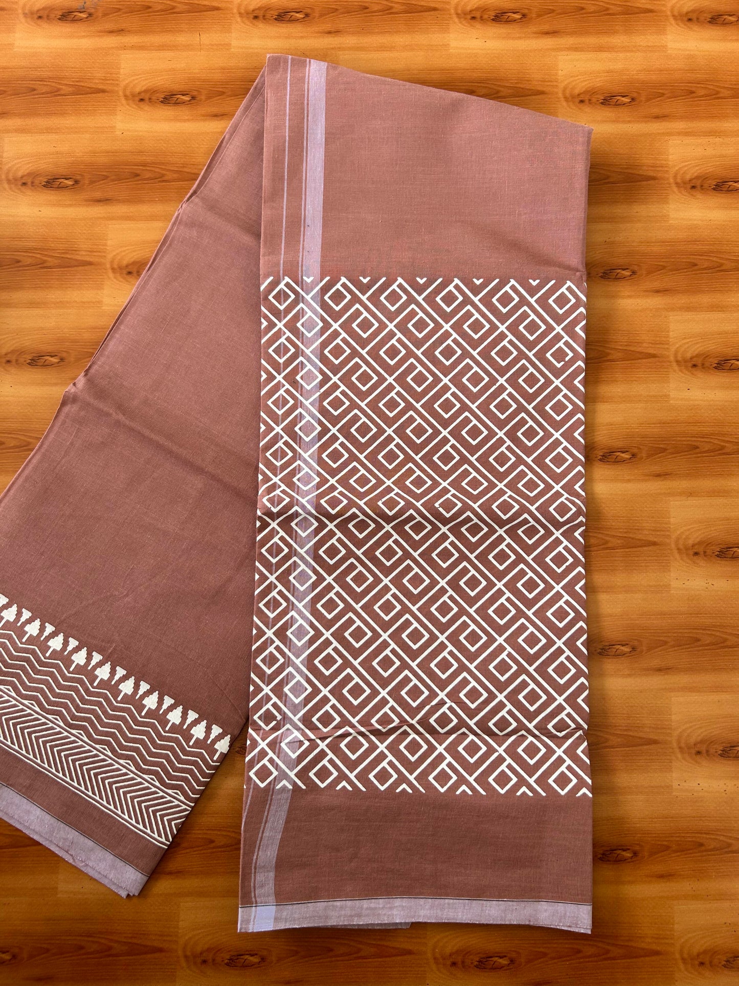 Single Kaily / Lungi - Mixed Cotton - (40s) - White Design printed kuppadam kara with ChestNut Brown colour body (2 meter / 4 muzham) - 12 KK8062 GAN