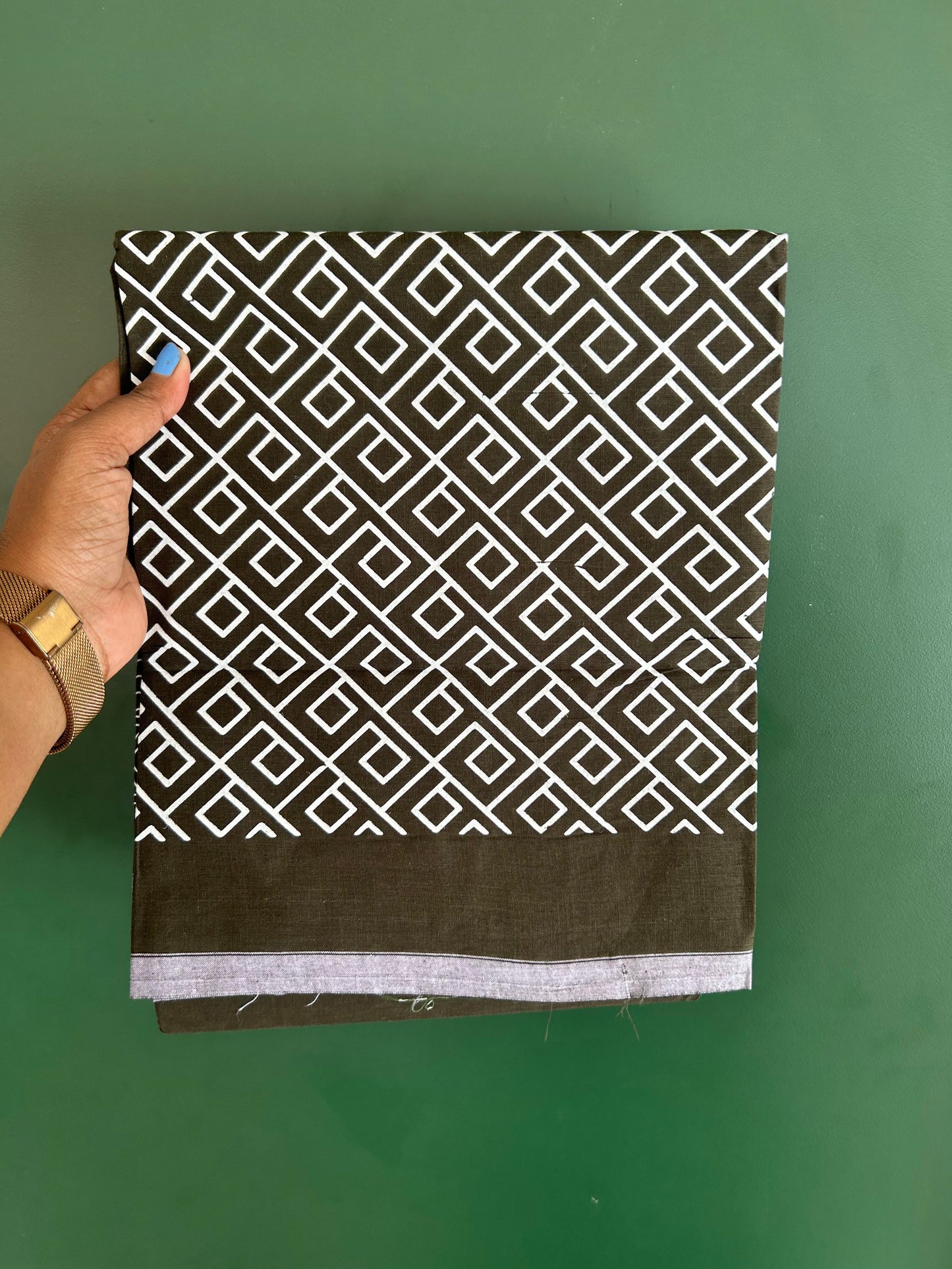 Single Kaily / Lungi - Mixed Cotton - (40s) - White Design printed kuppadam kara with Dark Olive Green colour body (2 meter / 4 muzham) - 15 KK8062 GAN