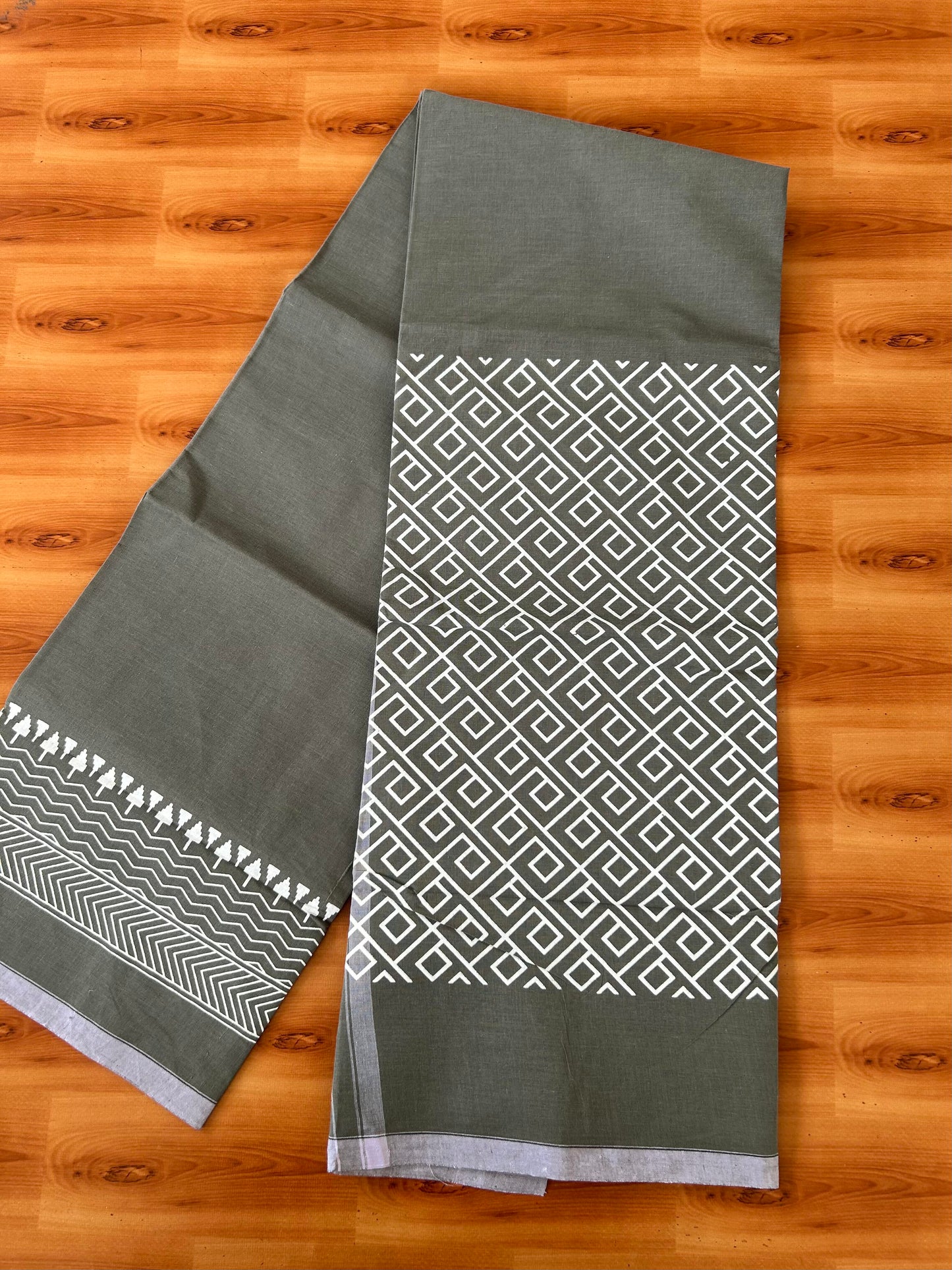 Single Kaily / Lungi - Mixed Cotton - (40s) - White Design printed kuppadam kara with Sage Green colour body (2 meter / 4 muzham) - 16 KK8062 GAN