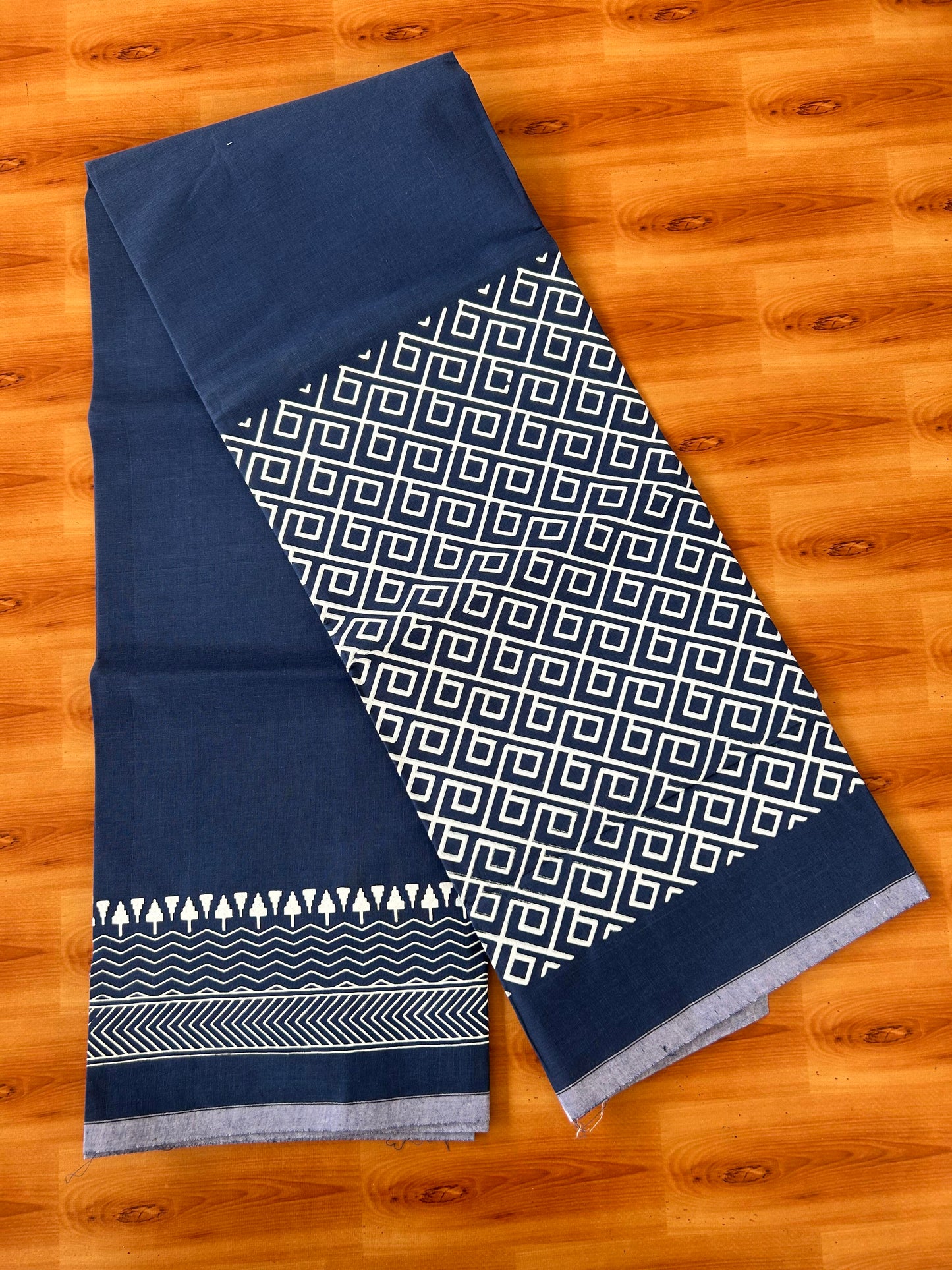 Single Kaily / Lungi - Mixed Cotton - (40s) - White Design printed kuppadam kara with Blue colour body (2 meter / 4 muzham) - 18 KK8062 GAN