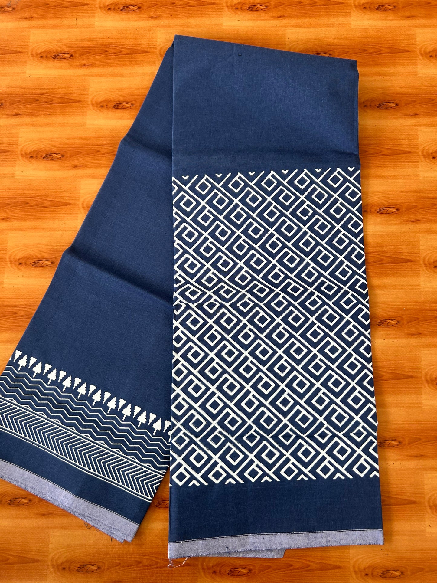 Single Kaily / Lungi - Mixed Cotton - (40s) - White Design printed kuppadam kara with Blue colour body (2 meter / 4 muzham) - 18 KK8062 GAN