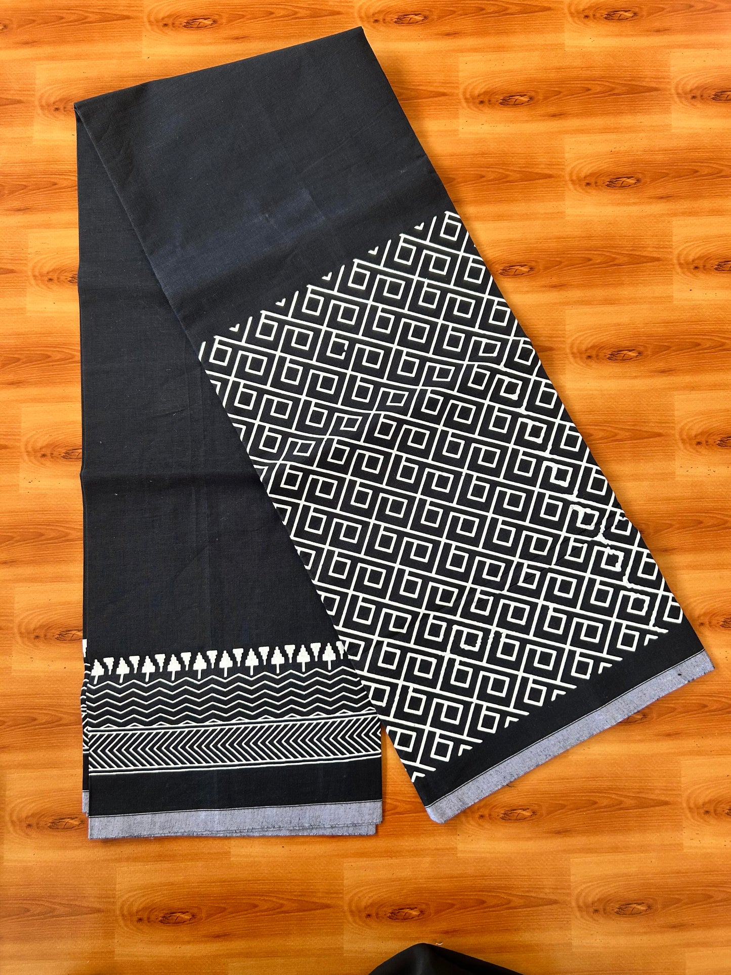 Single Kaily / Lungi - Mixed Cotton - (40s) - White Design printed kuppadam kara with Ash Black colour body (2 meter / 4 muzham) - 19 KK8062 GAN