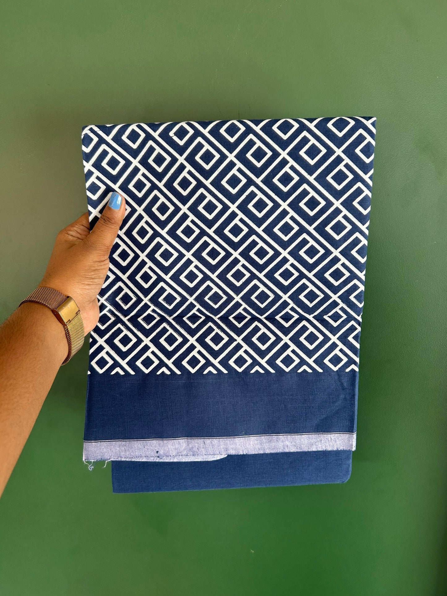 Single Kaily / Lungi - Mixed Cotton - (40s) - White Design printed kuppadam kara with Blue colour body (2 meter / 4 muzham) - 18 KK8062 GAN