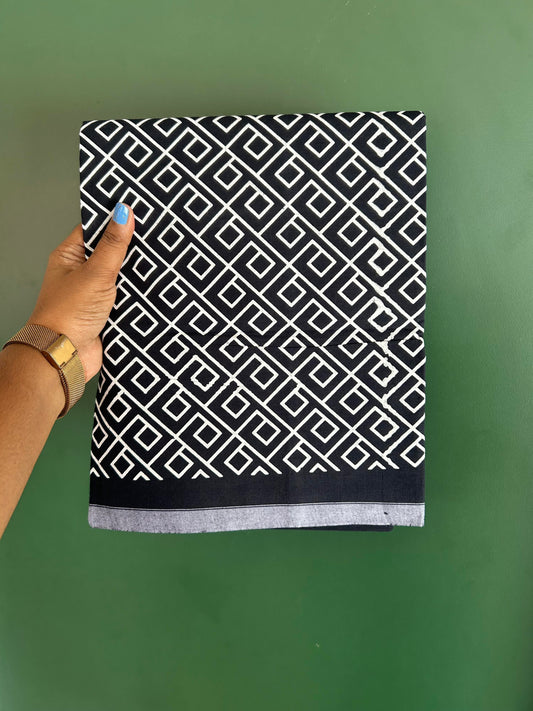 Single Kaily / Lungi - Mixed Cotton - (40s) - White Design printed kuppadam kara with Ash Black colour body (2 meter / 4 muzham) - 19 KK8062 GAN