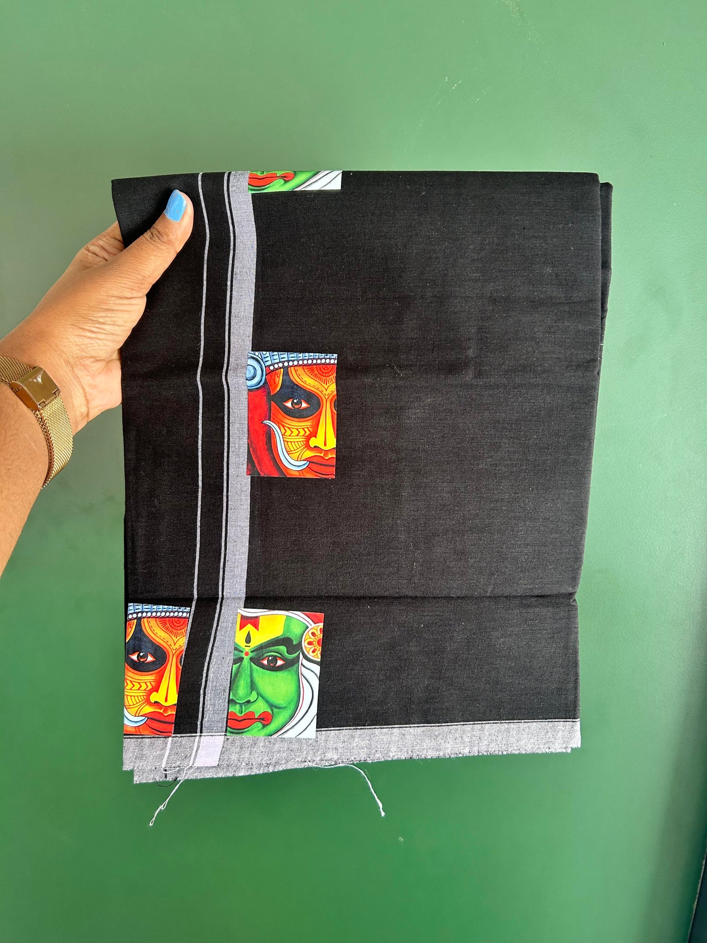 Single Kaily / Lungi- Kaitharikada - Pure Cotton - (40s) - 0.5 inch White Kara Theyyam & Kathakali Printed Design Kara with Black colour Body (2 meter / 4 muzham) - 21 KK8063 GAN
