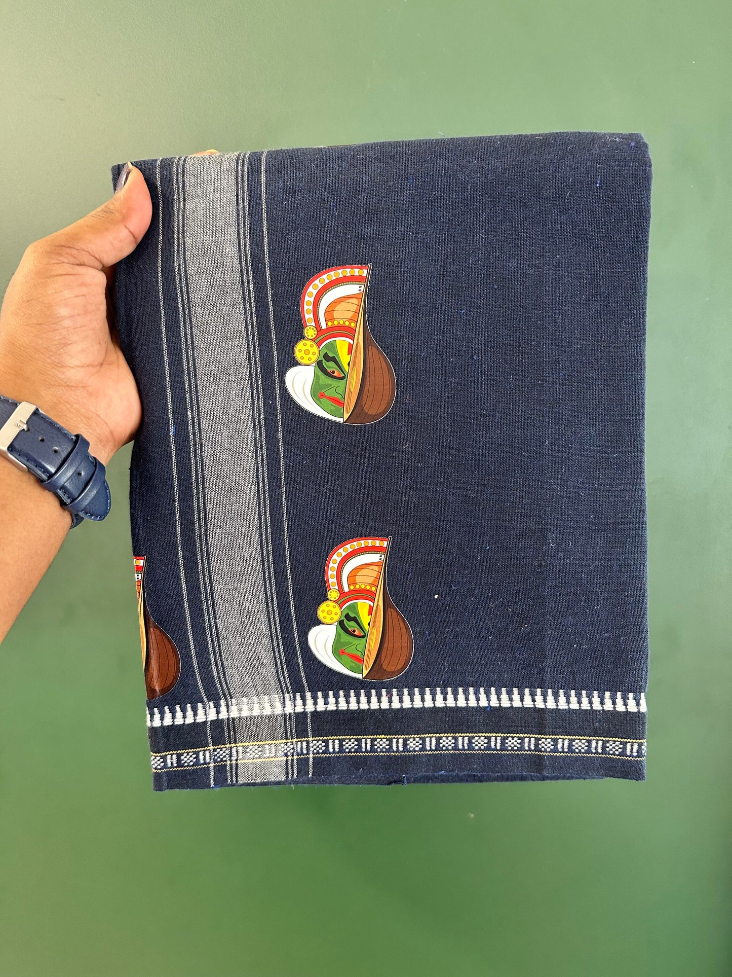 Single Kaily / Lungi - Mixed Cotton - 40s twisted - Kathakali Design Printed Kuppadam 2 inch White Stripes Kara with Dark Blue Colour Body (2 meter / 4 muzham) - 38 KK5423 GAN