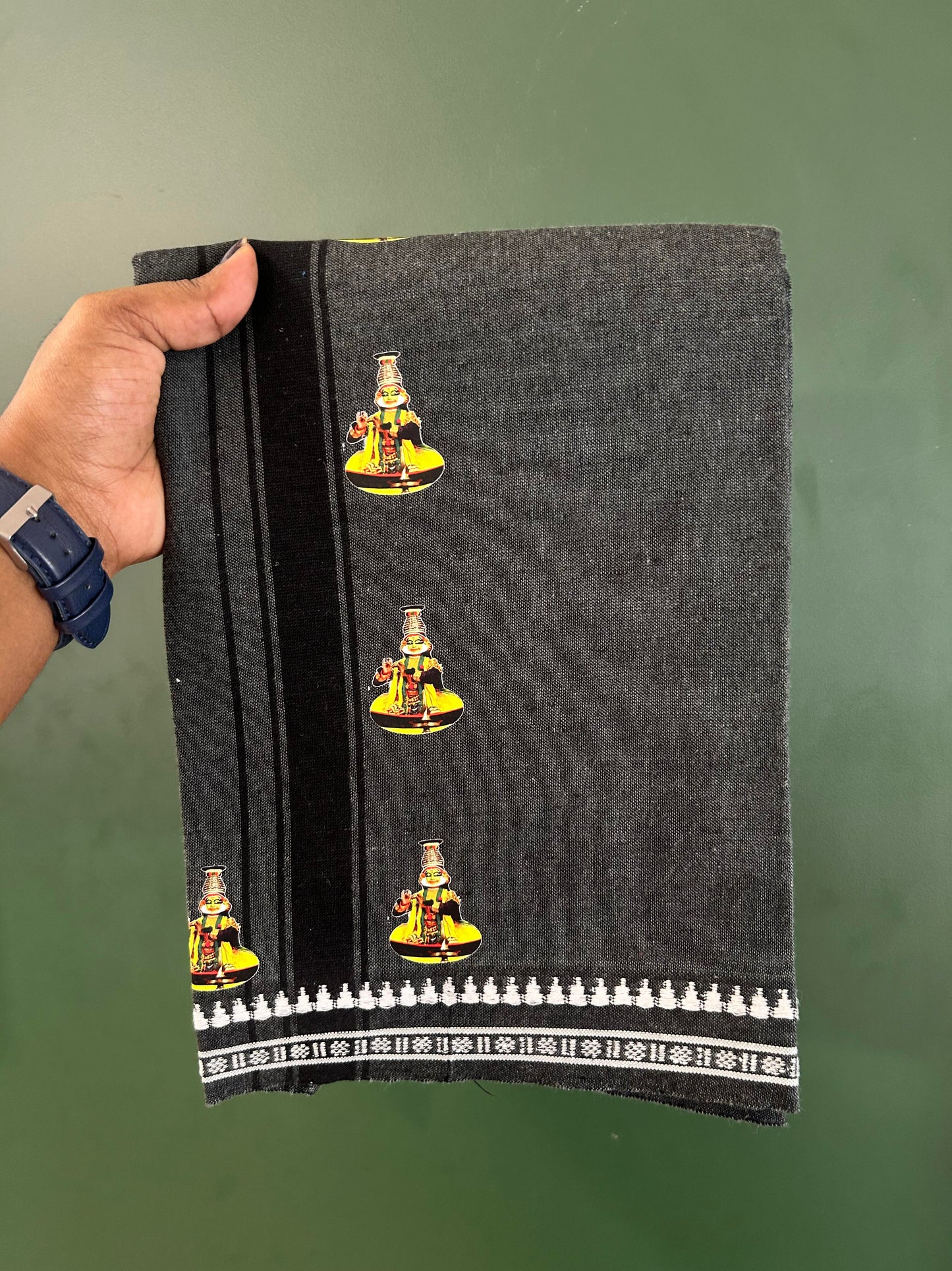 Single Kaily / Lungi - Mixed Cotton - 40s twisted - Kathakali Design Printed Kuppadam 1.75 inch Black Stripes Kara with Dark Grey + Black Colour Body (2 meter / 4 muzham) - 32 KK5423 GAN