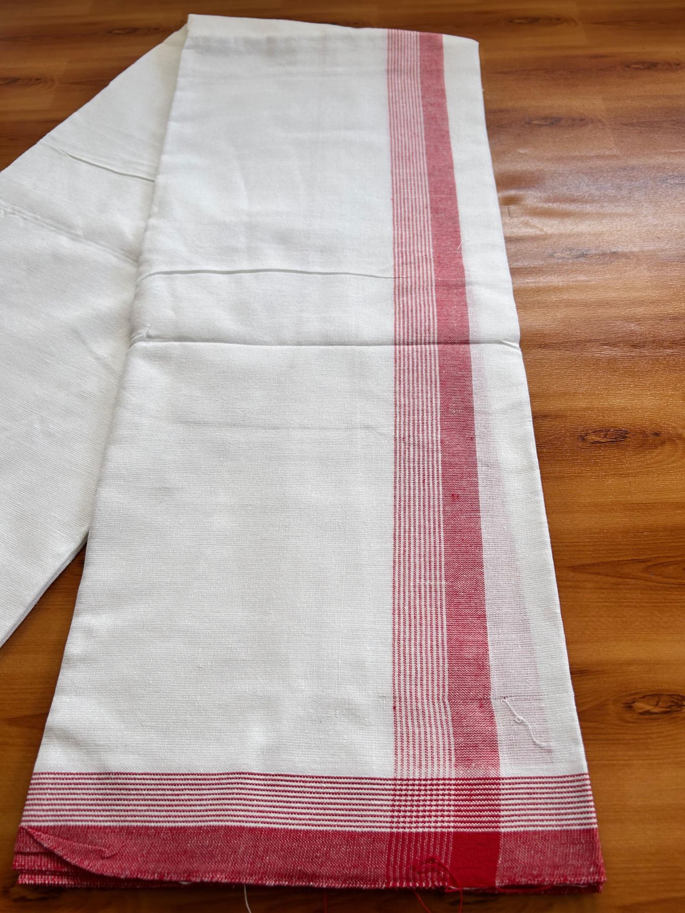 Kaitharikada - Single Kaily / Lungi - Mixed Cotton - 40s twisted - 1.75 inch Red Stripes kara with White colour body (2 meter / 4 muzham) - 49 KK8075 SAT