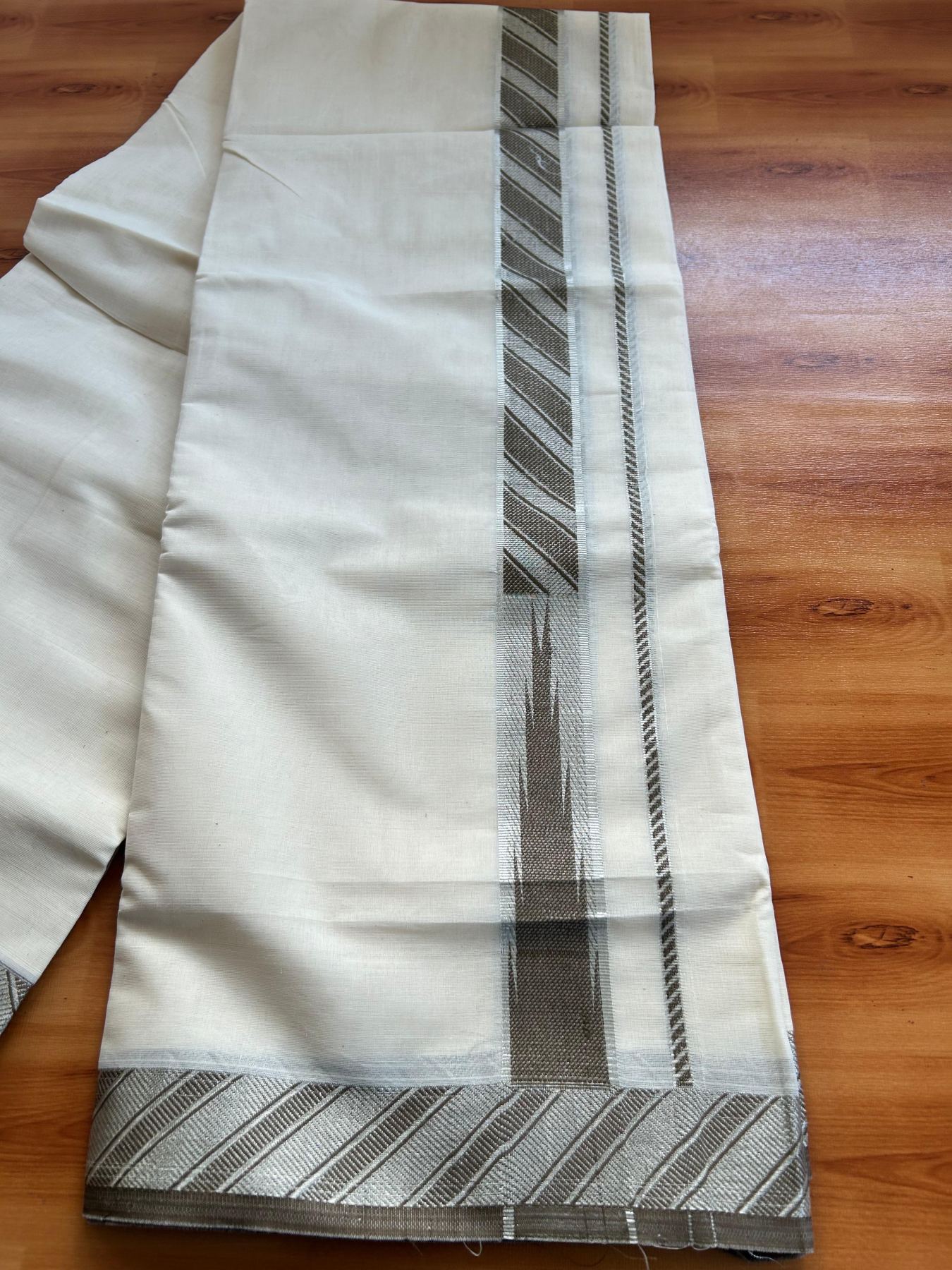Off White (Unbleached) Double Mundu/Dhoti - 20% Discount ! KaithariKada 100% Pure Cotton - 100x80 - 1.5 inch Silver Kasav & Olive Brown Jacquard Design Chutty kara 4 mtr (8.5 Muzham) - 10 KK5494 PMC