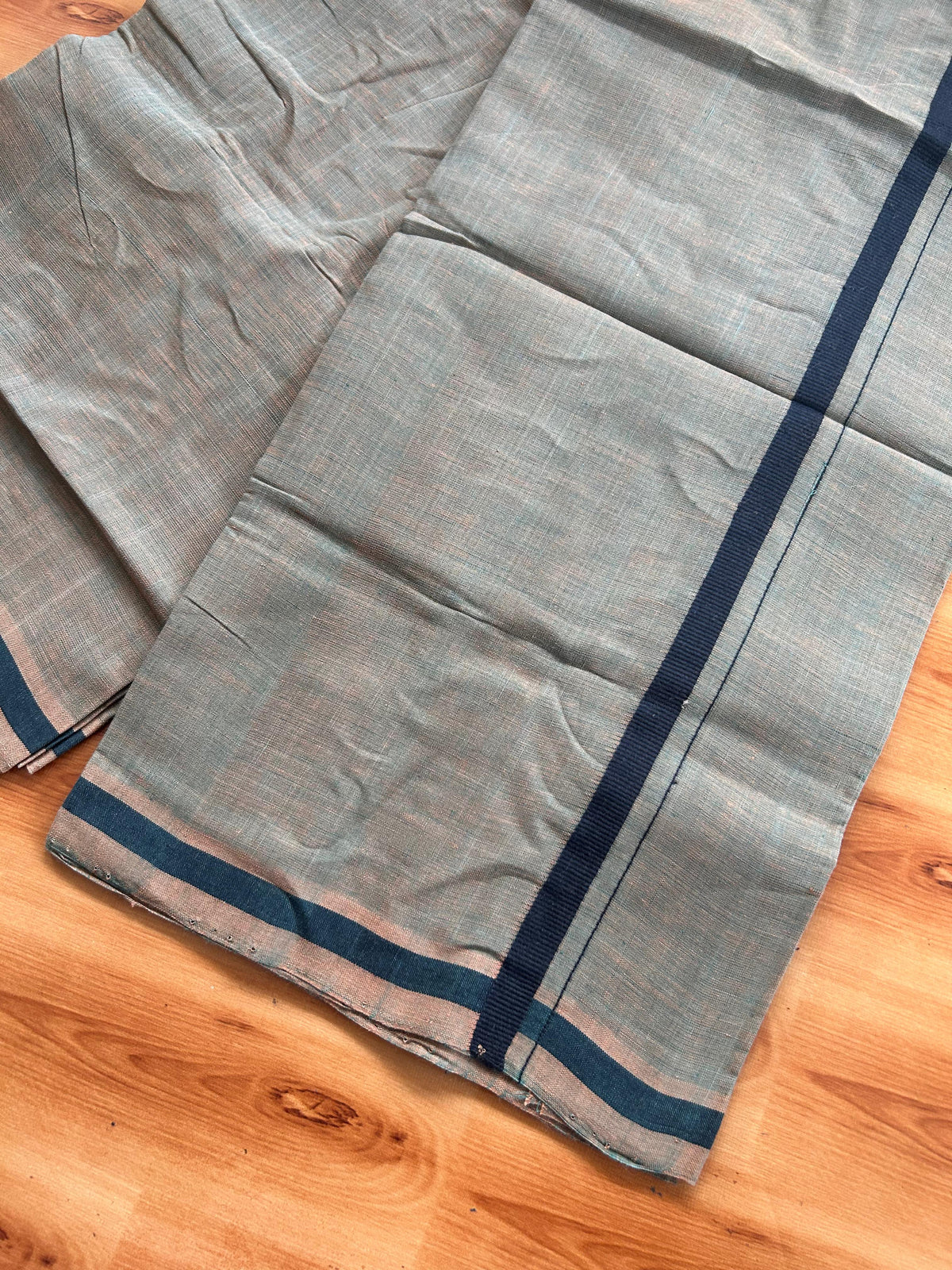 Kerala Handloom Single Kaily/Lungi - KaithariKada 100% Pure Cotton - 40s - 0.5 cm Black Kara With Green Brown Shaded colour Body - (2 meter / 4 muzham) - 1 KK5539 ELA
